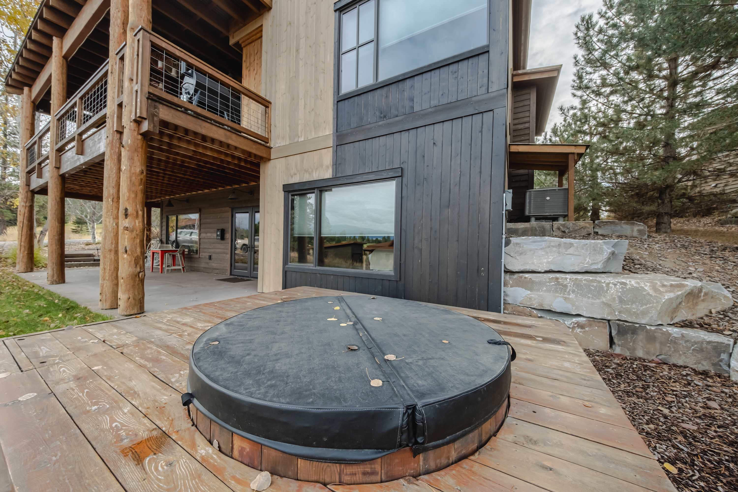 Relax the in the private hot tub