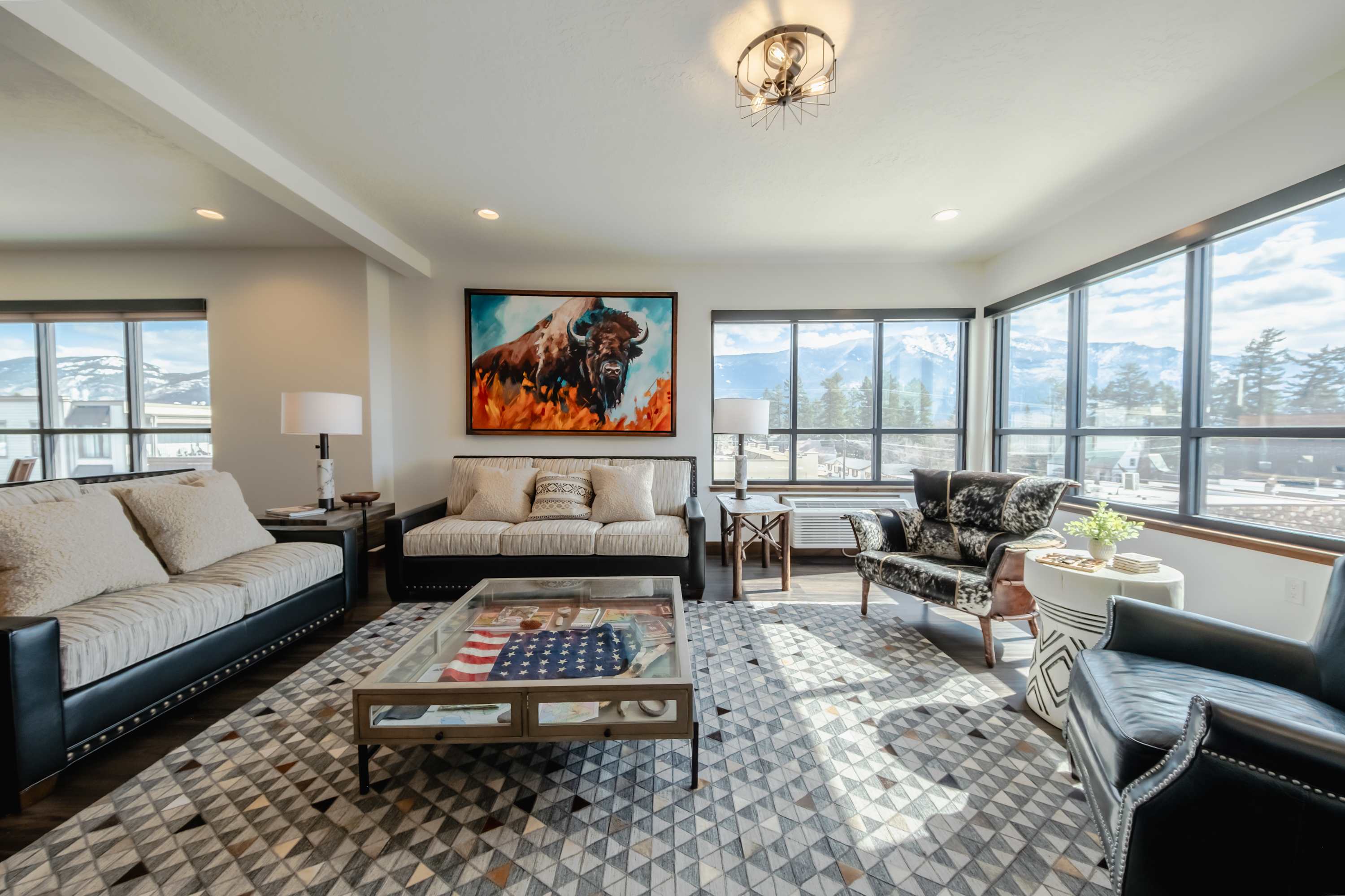 Downtown Penthouse Condo – For 4!