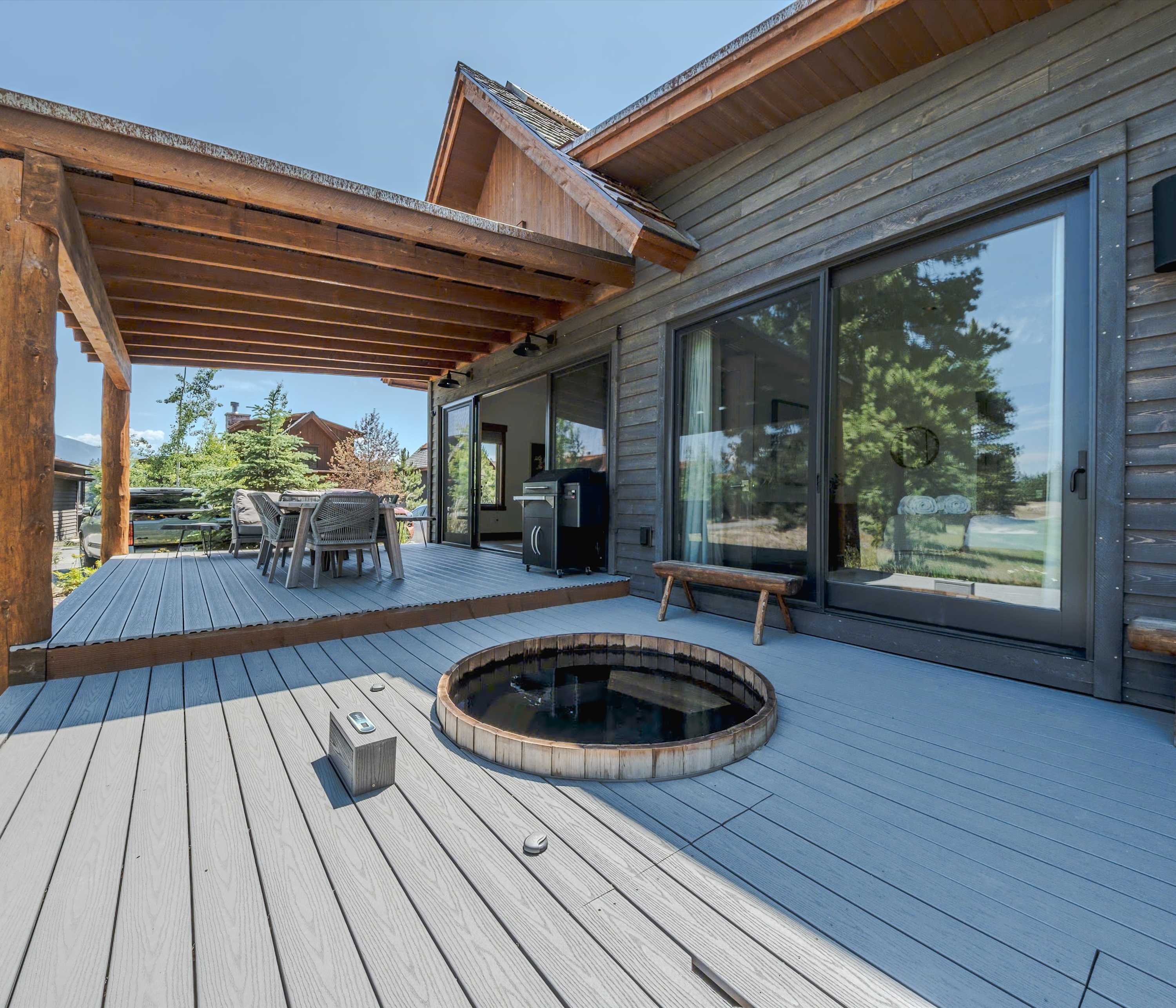 Featured Property Cottage on the 10th Tee – Beautiful Stay for 7 w/ Hot Tub & Fire Pit