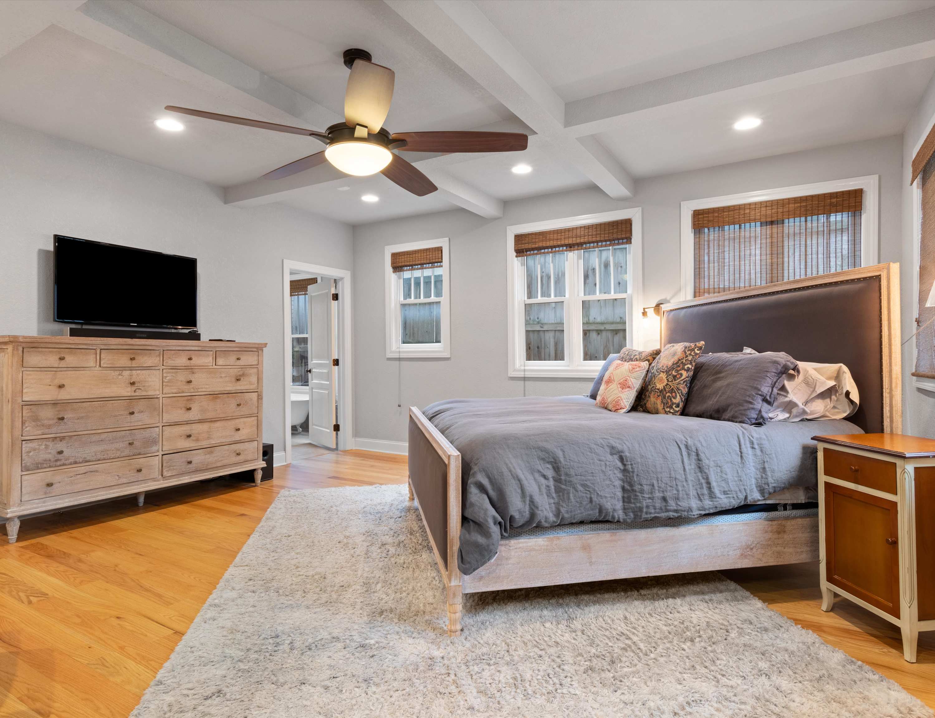 Muletown Haven - Stunning Downtown Escape! 5