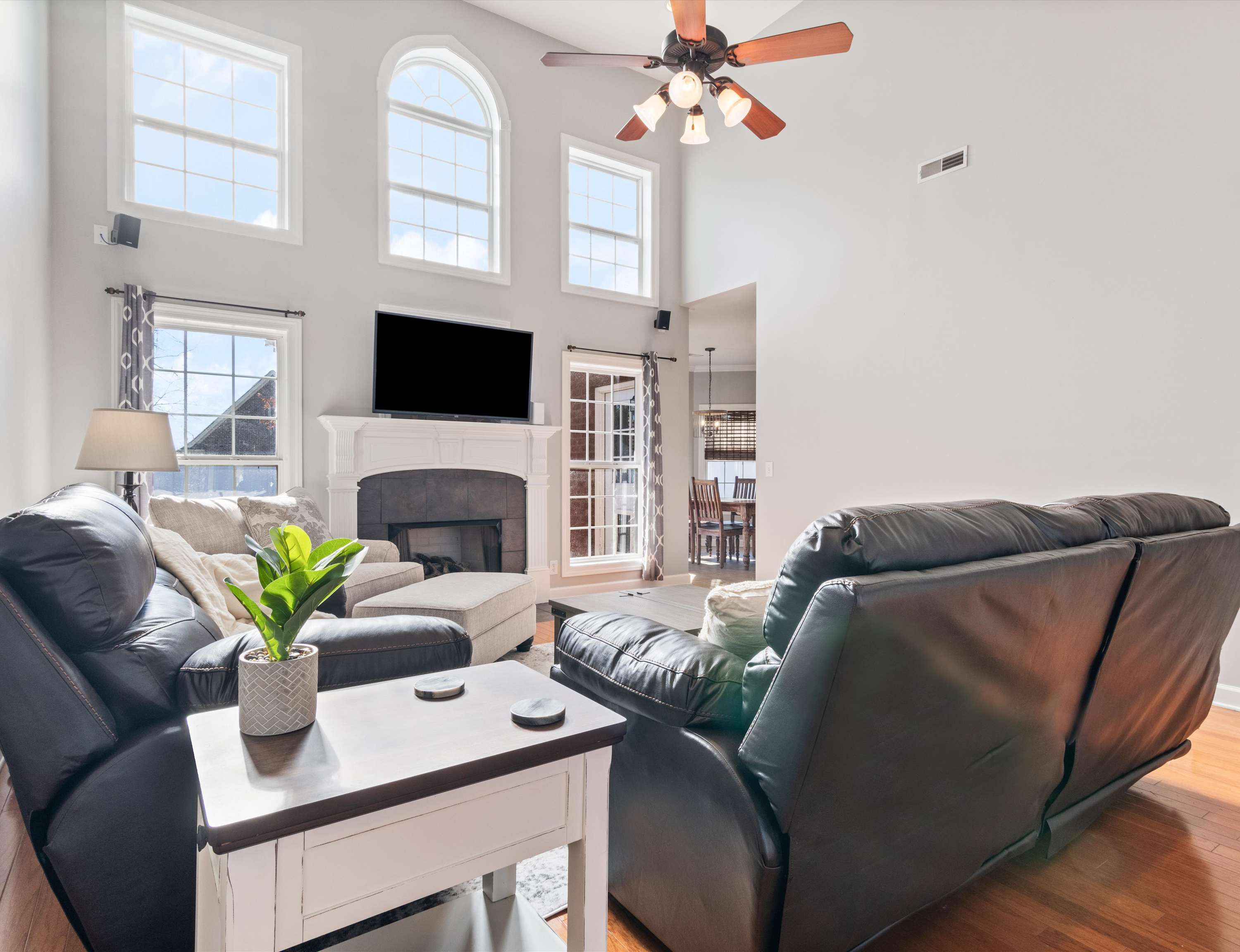 Majestic Murfreesboro Manor - Pet Friendly! 8