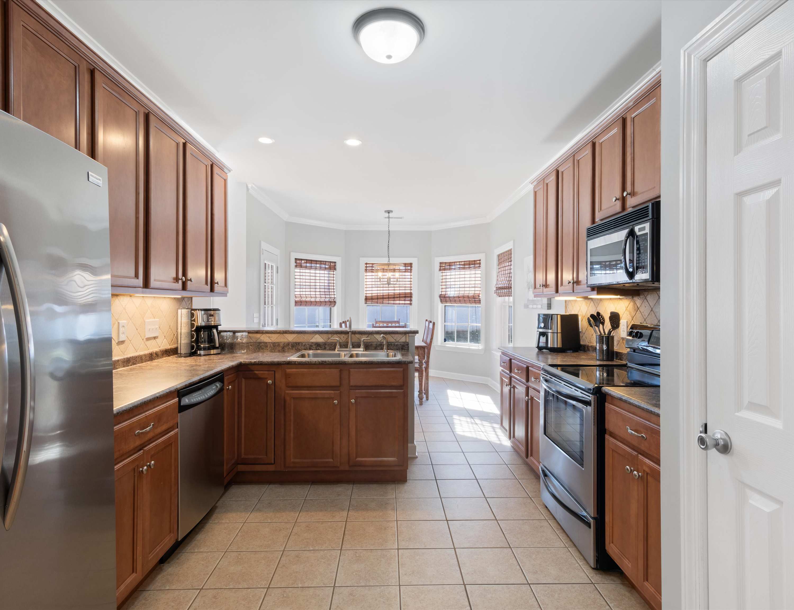 Majestic Murfreesboro Manor - Pet Friendly! 4