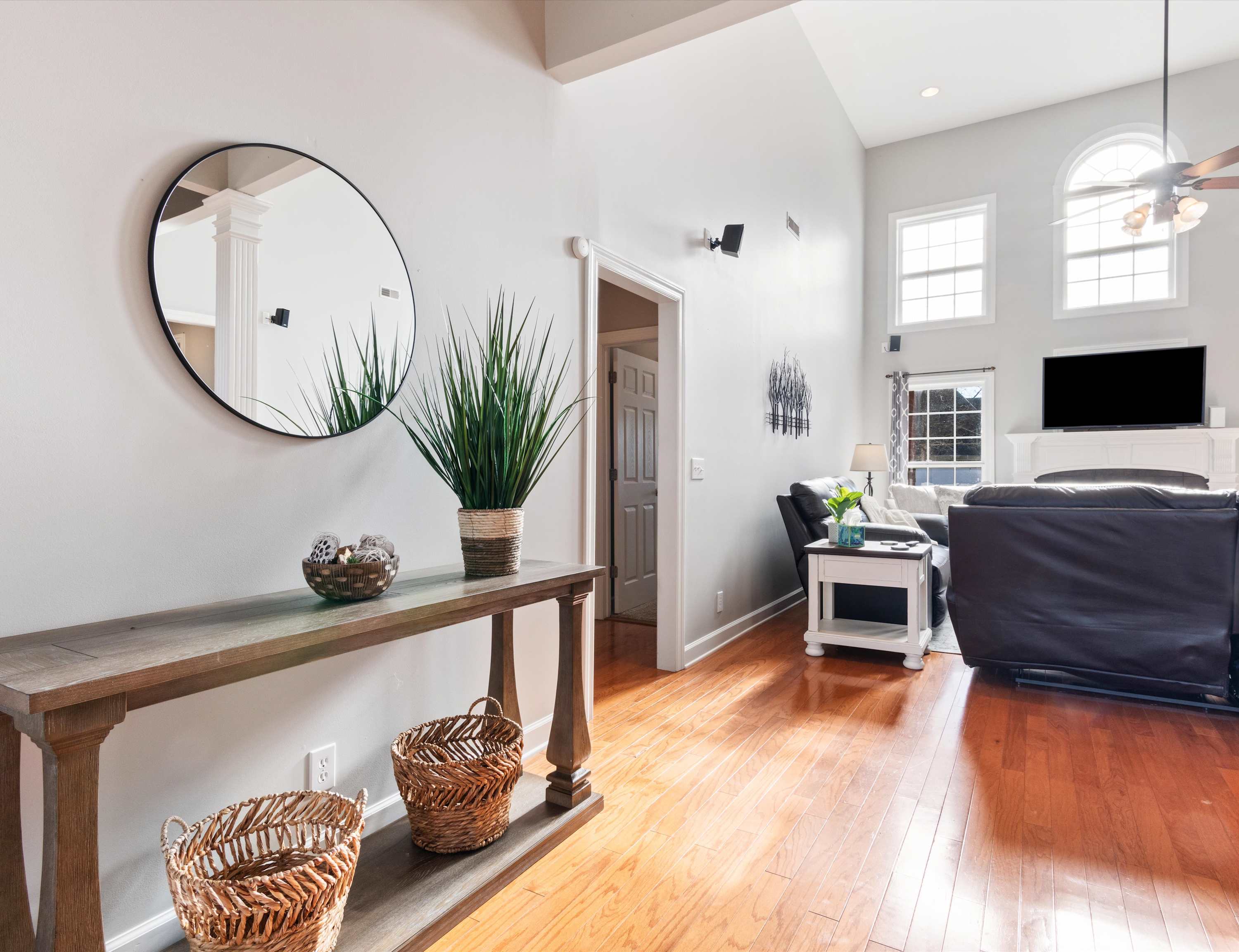 Majestic Murfreesboro Manor - Pet Friendly! 7