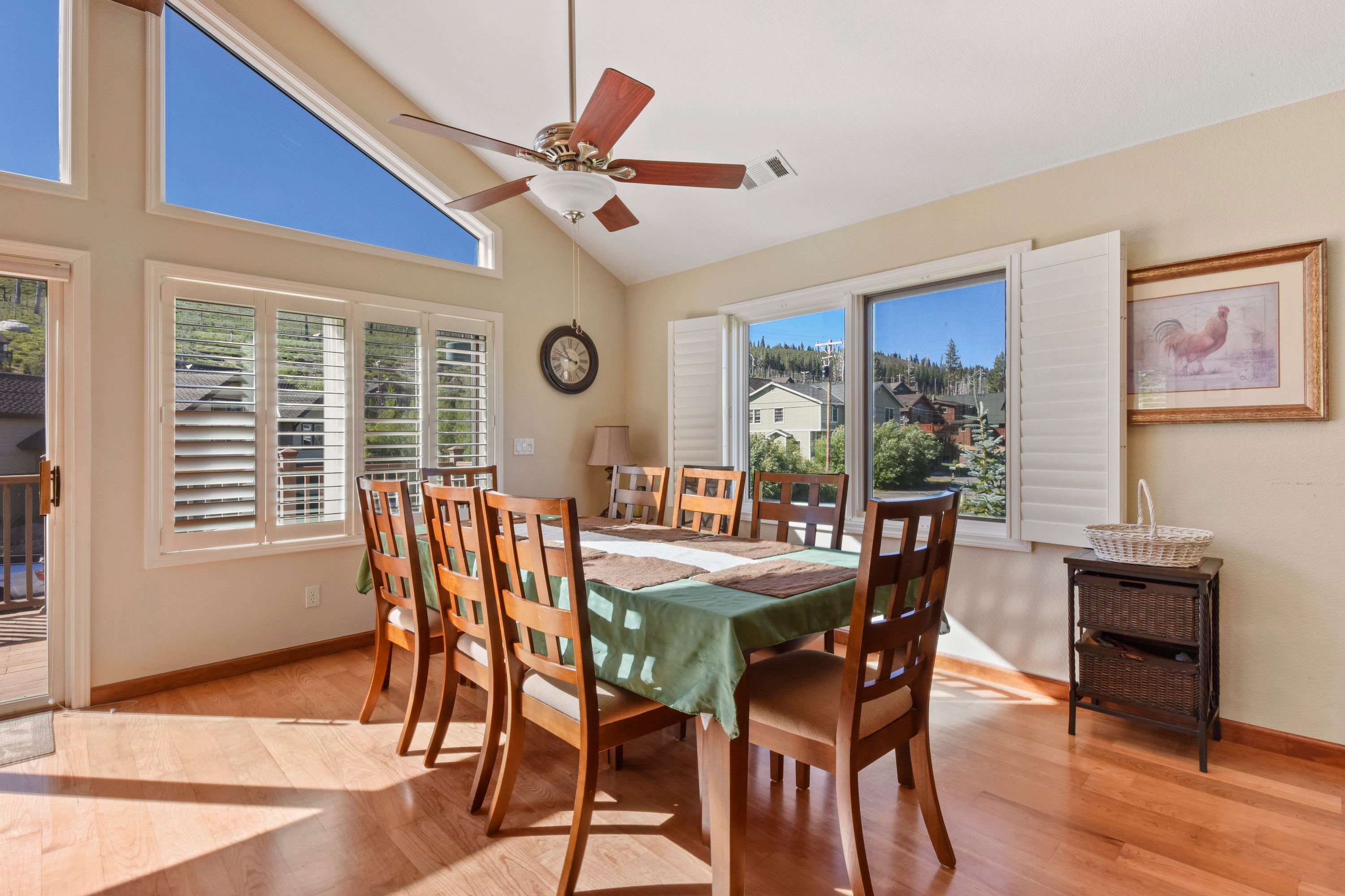 Mule Meadows - Classy, Split level South Tahoe home! 4