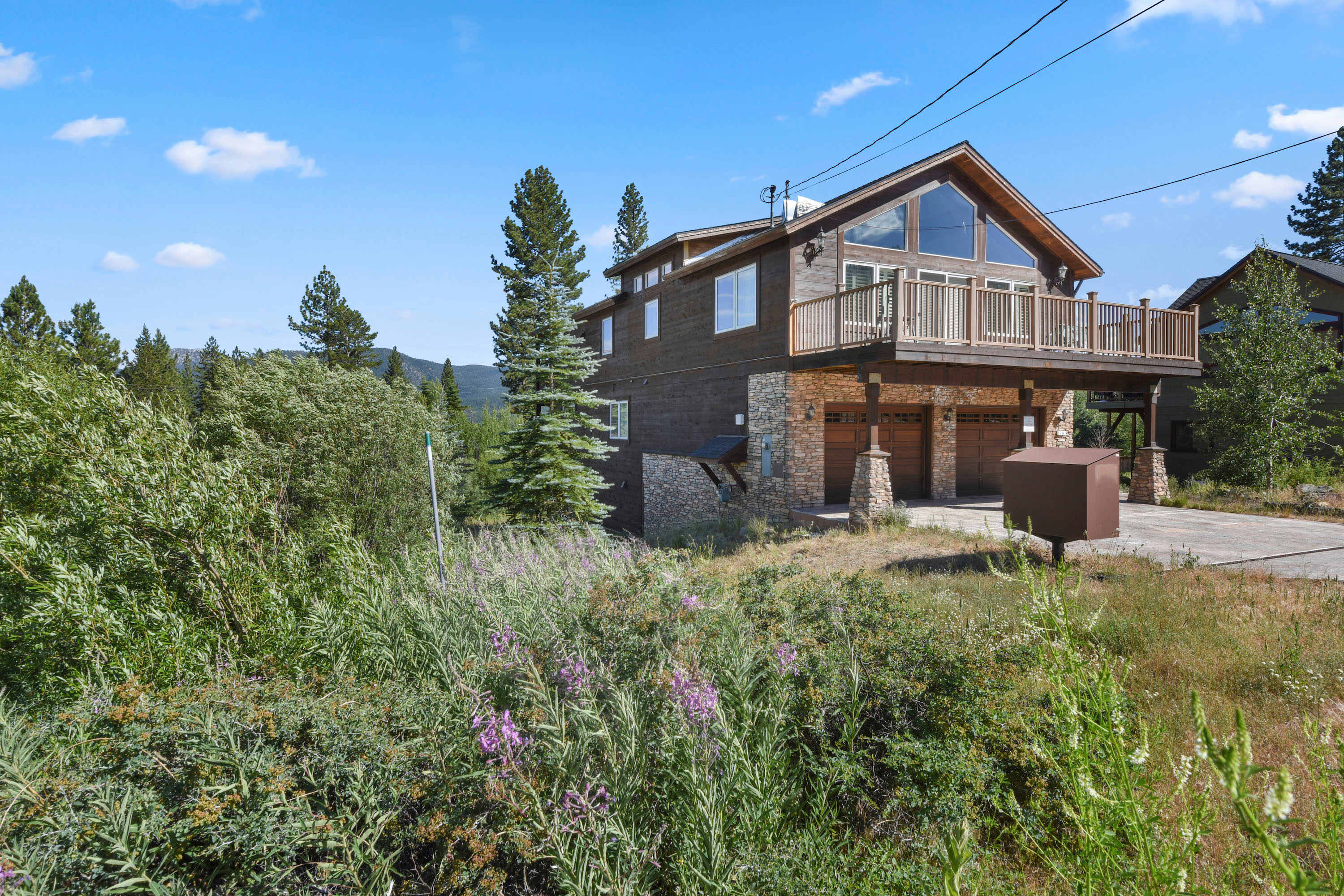 Less than 20 min drive to Heavenly, casinos and stateline