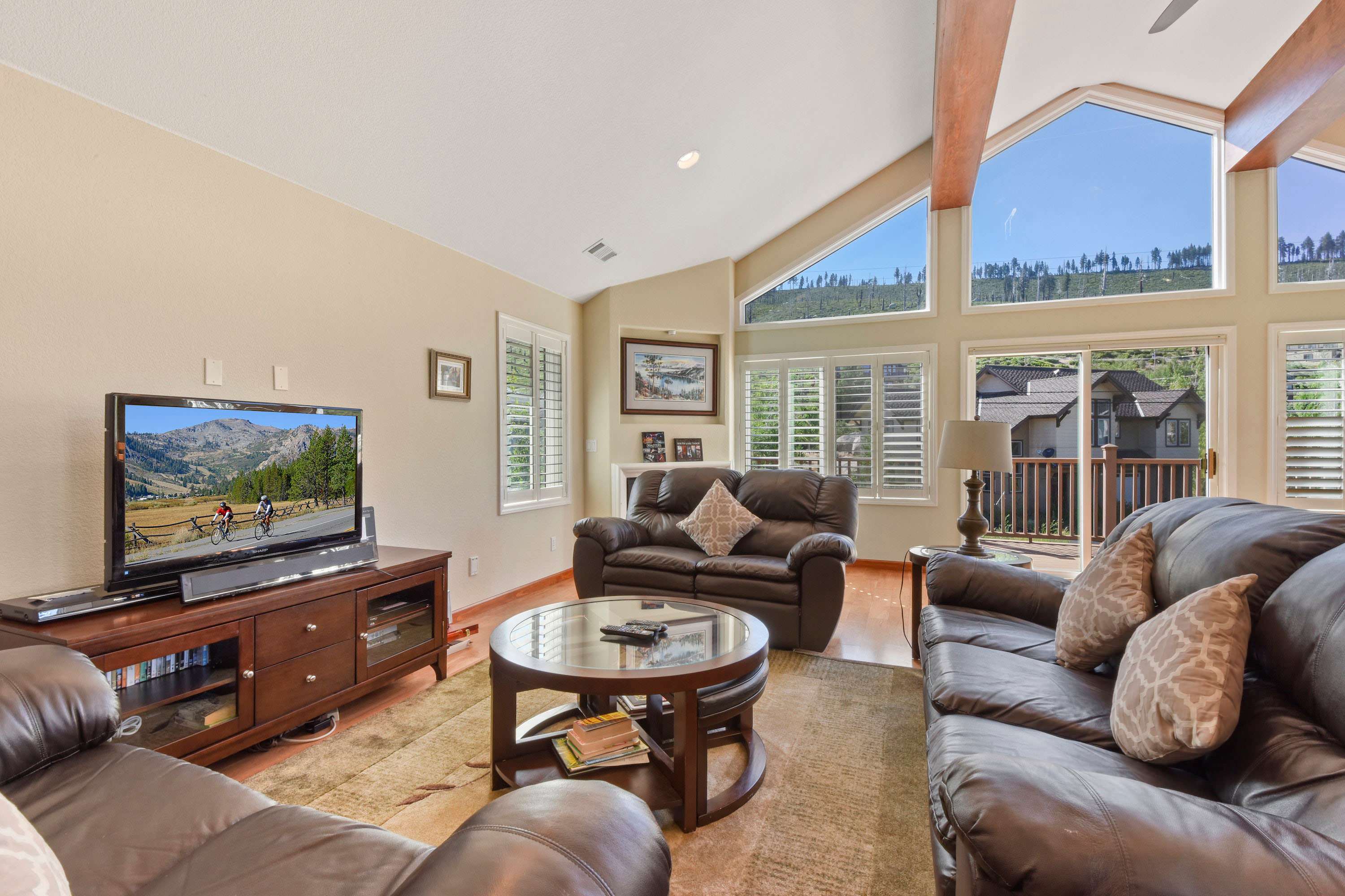 Mule Meadows - Classy, Split level South Tahoe home! 8