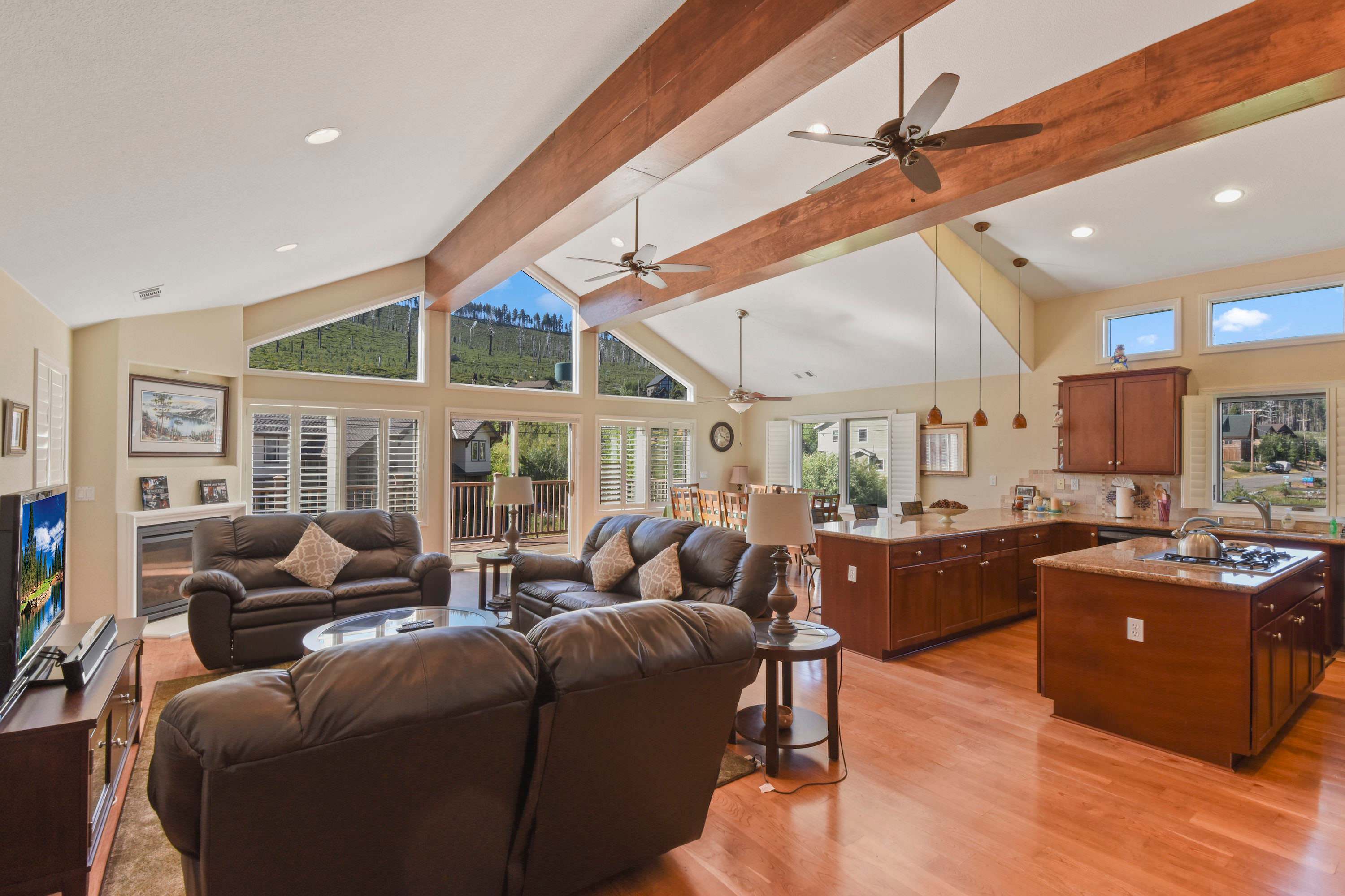 Mule Meadows - Classy, Split level South Tahoe home! 7