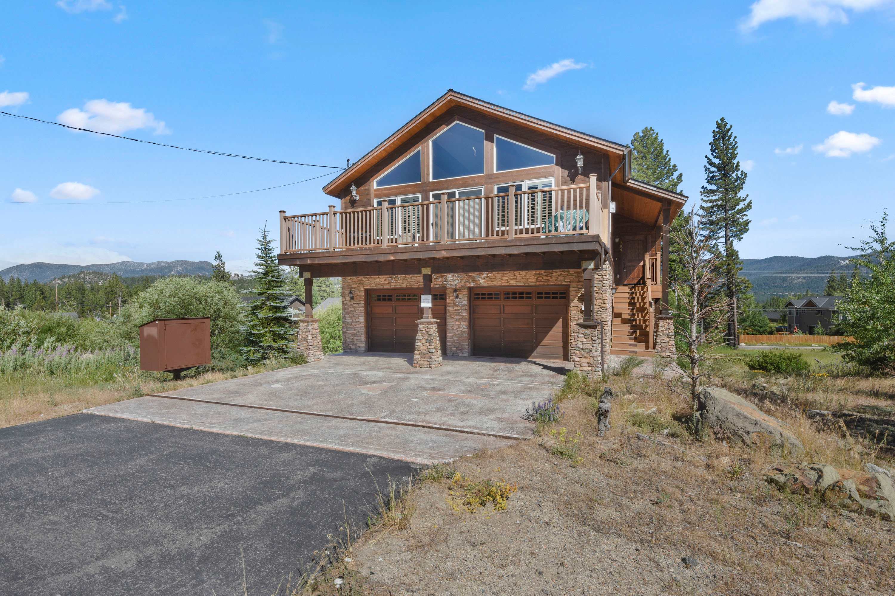 Mule Meadows - Classy, Split level South Tahoe home! 5