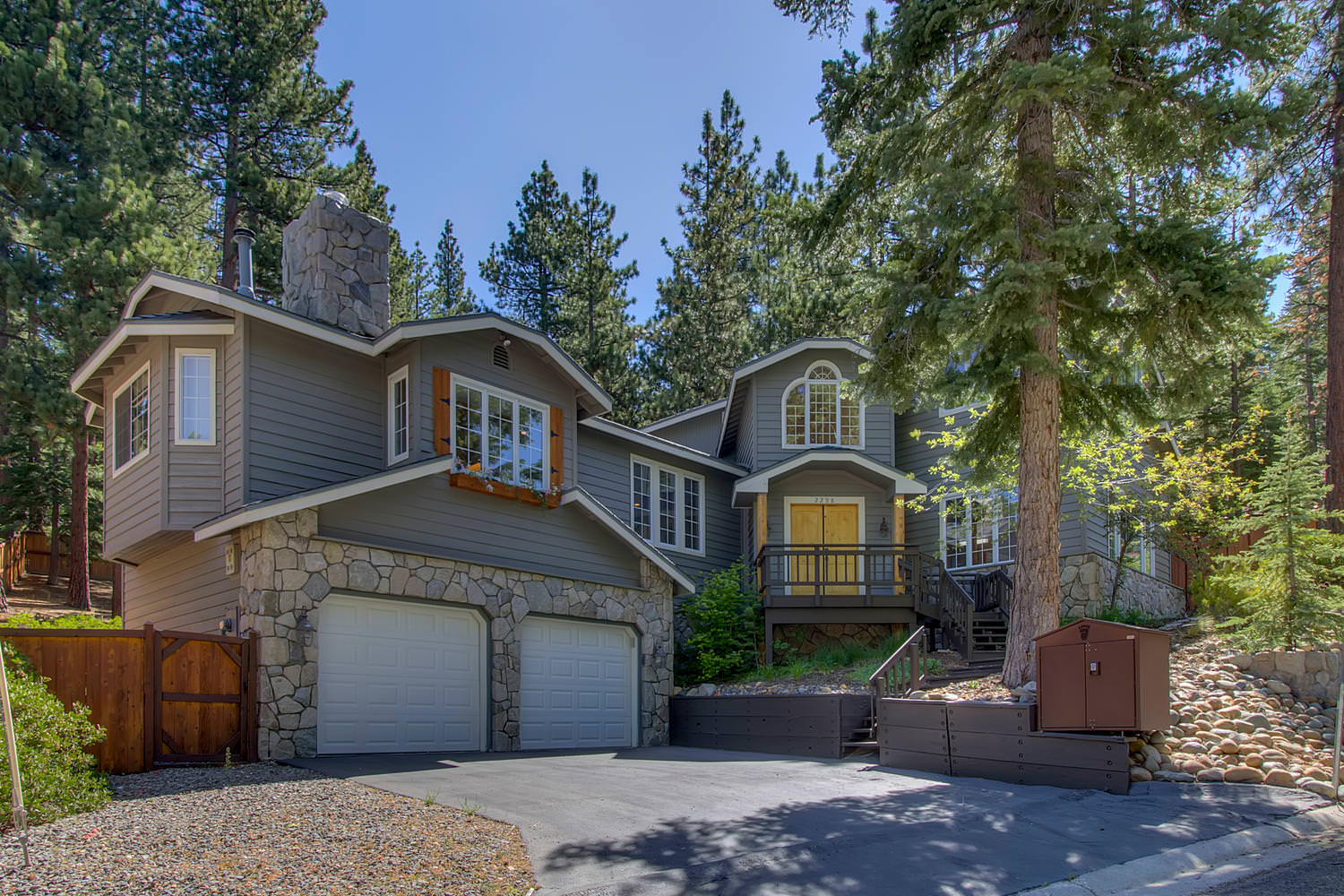 Prima Del Norte - Hot tub, Pool Table, Arcade Game!