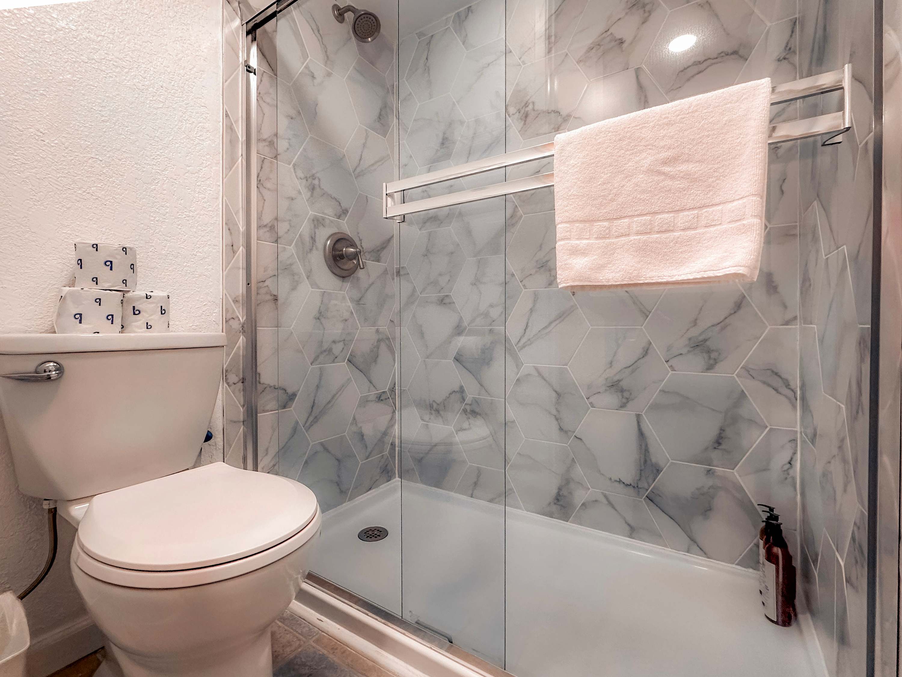 Lakeland Getaway - Walk to Lake! 8