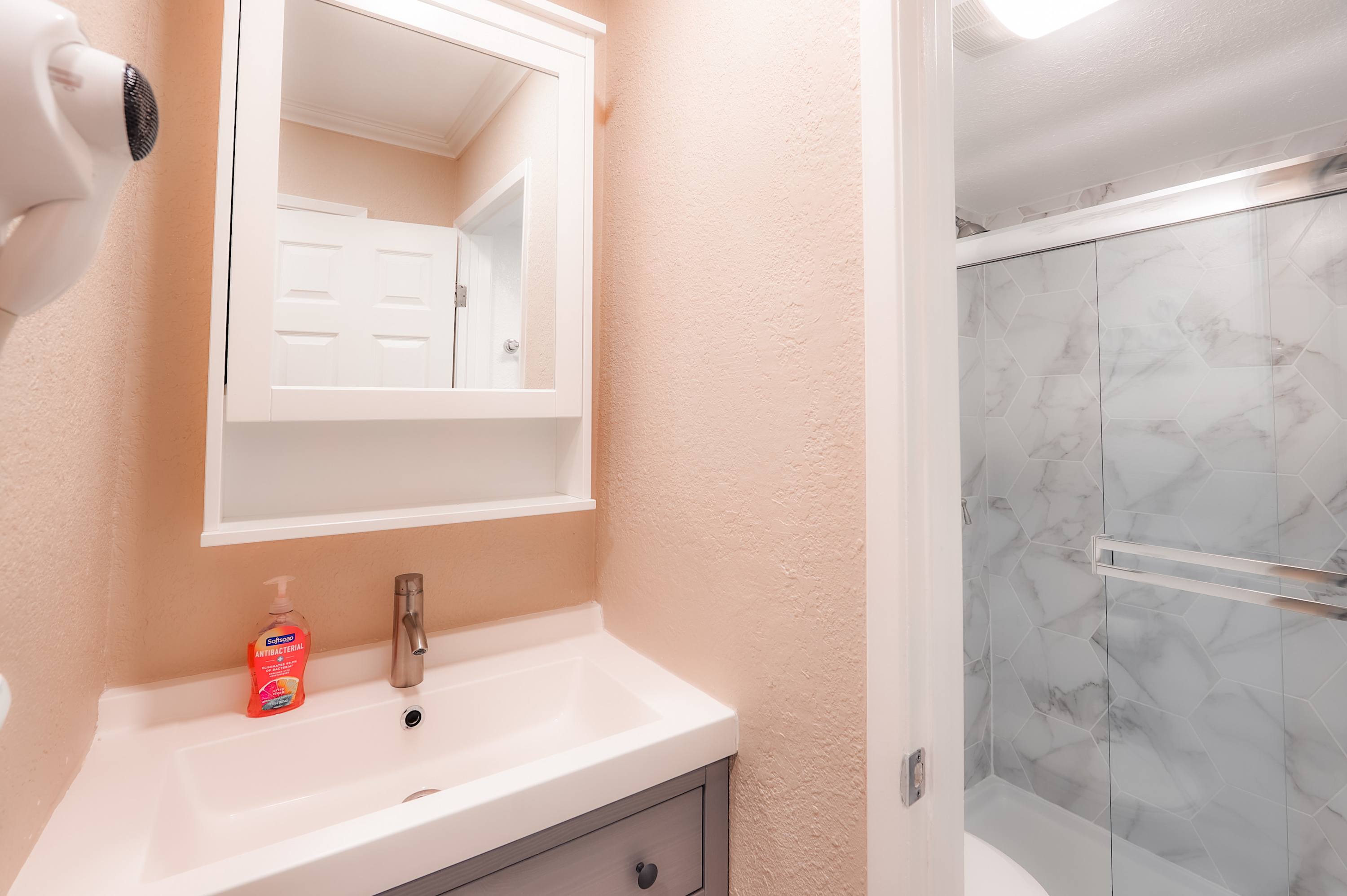 Lakeland Getaway - Walk to Lake! 7