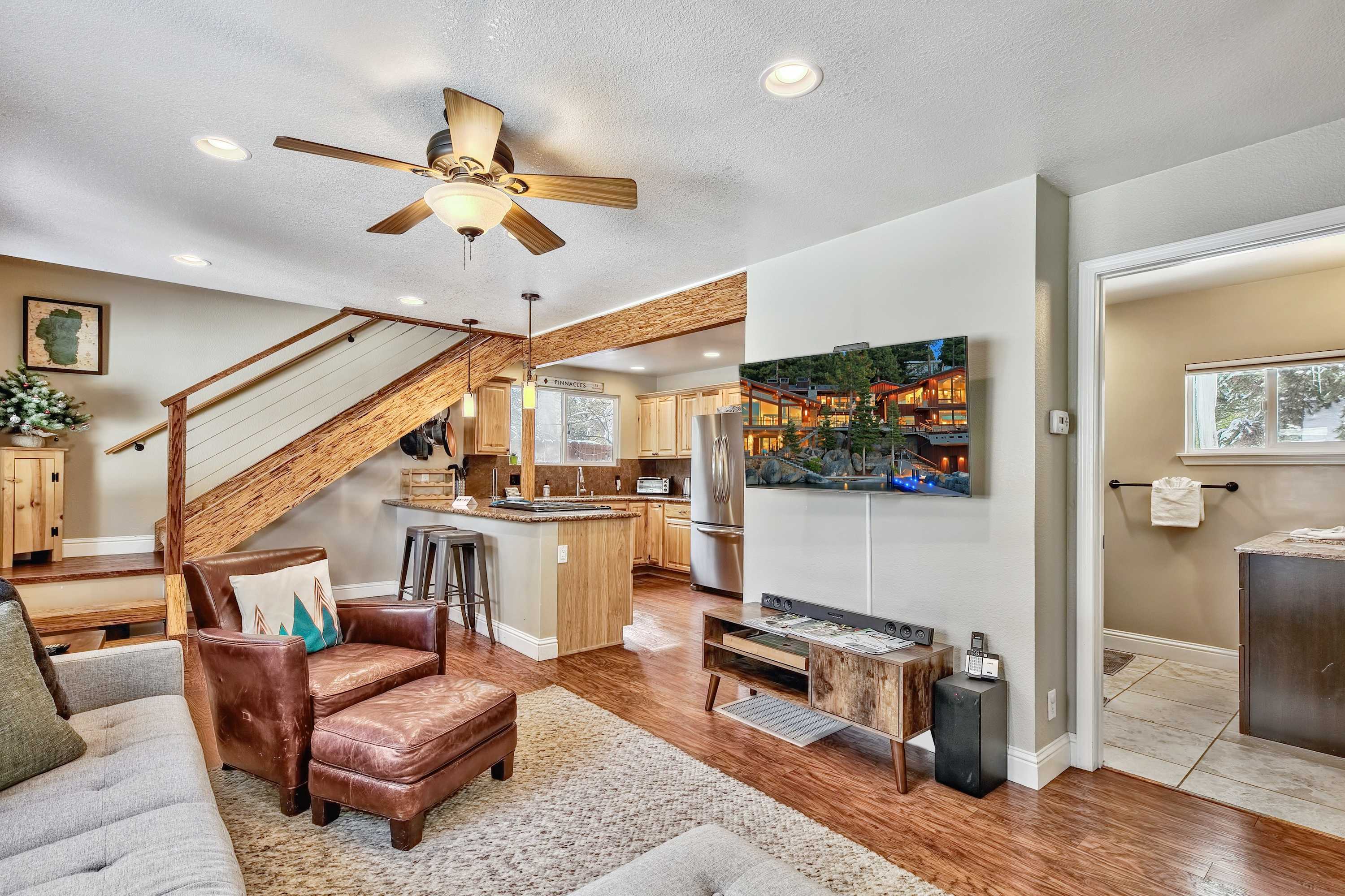 Dancing Bear Cabin - Pet Friendly, Sleeps 4, Totally cute! 8