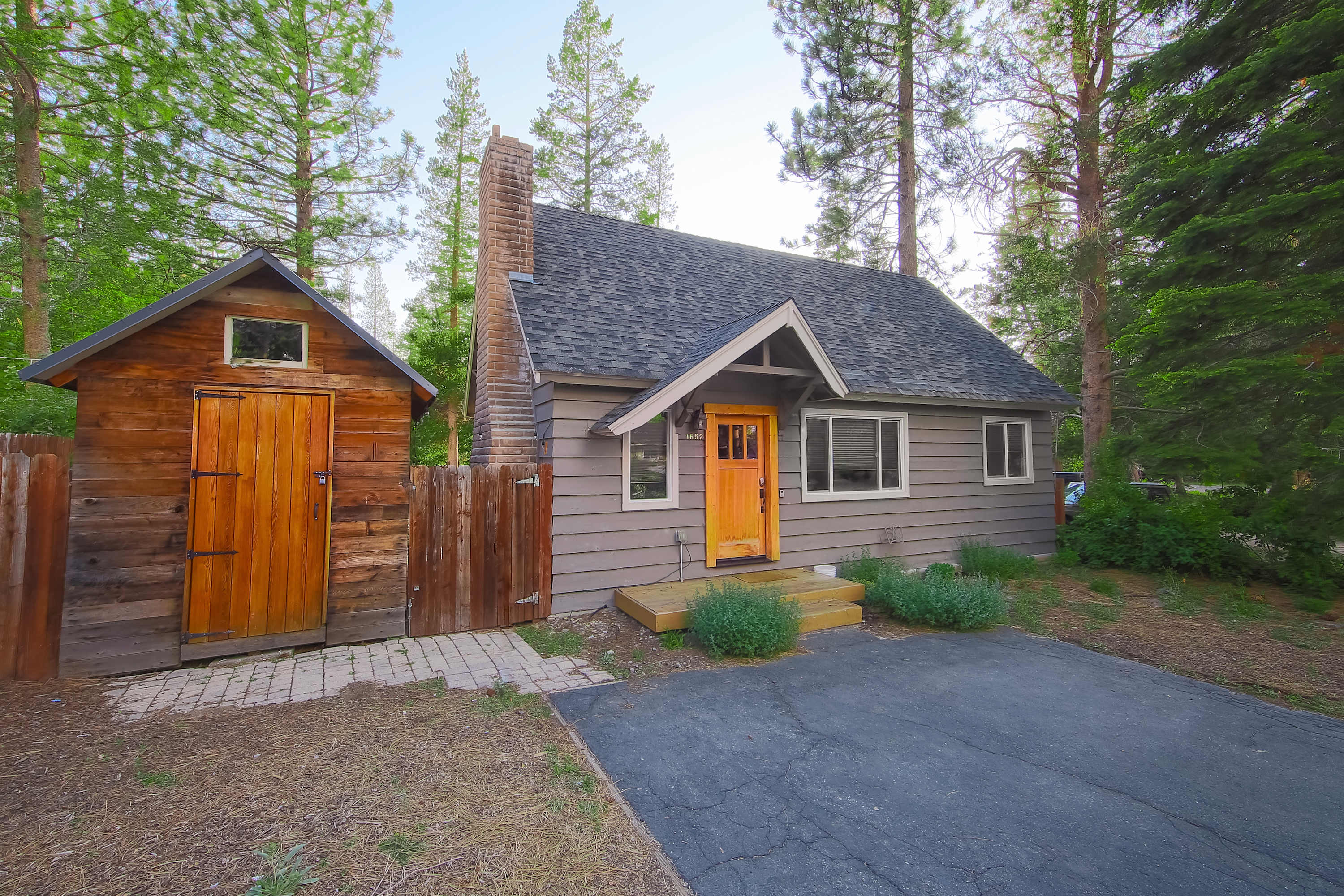 Dancing Bear Cabin - Pet Friendly, Sleeps 4, Totally cute!