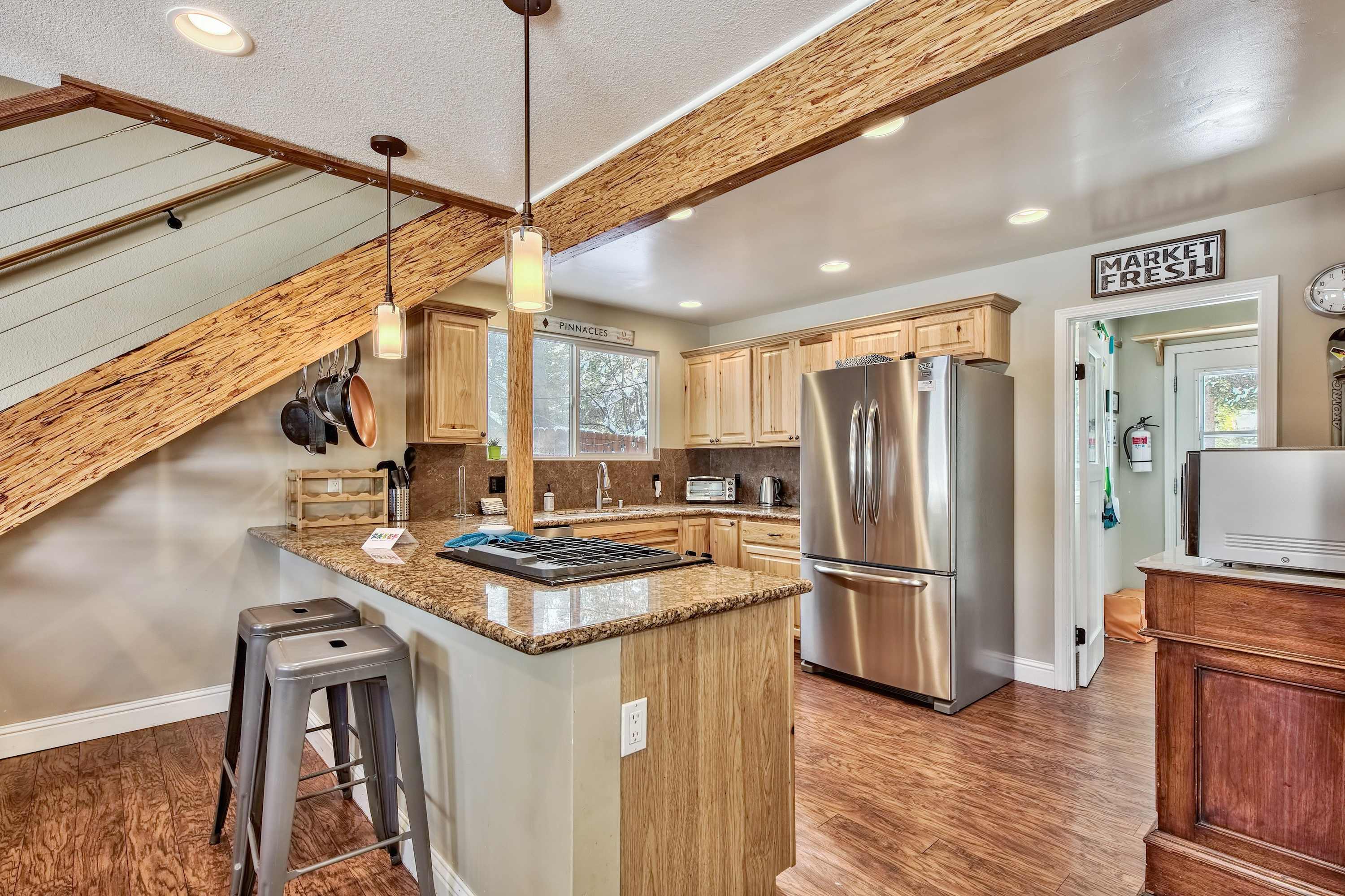 Dancing Bear Cabin - Pet Friendly, Sleeps 4, Totally cute! 5