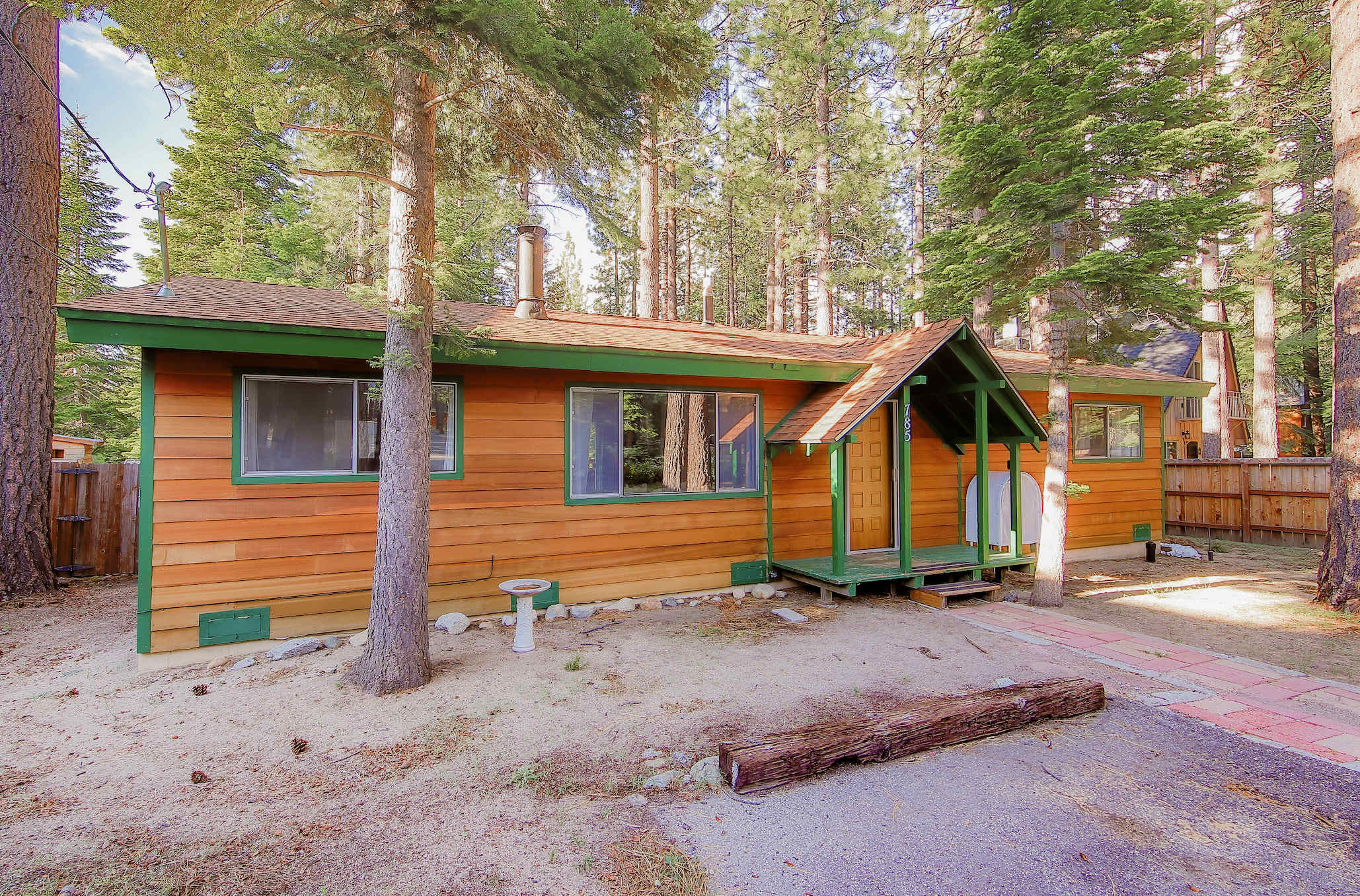 Whispering Pines Cabin - Family & Pet Friendly Abode
