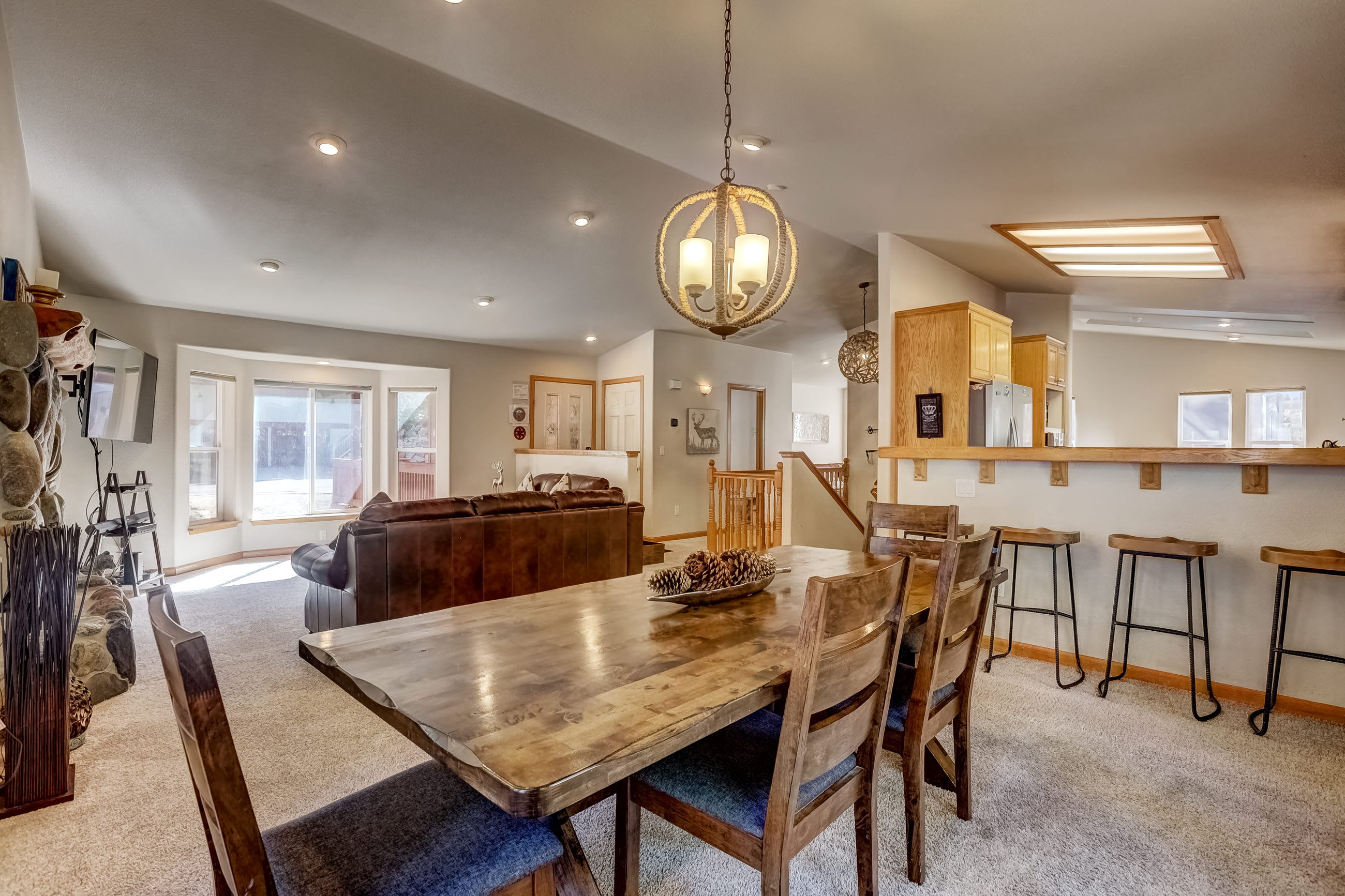 Montgomery Estates Bliss - Hot tub, pets, family fun! 8