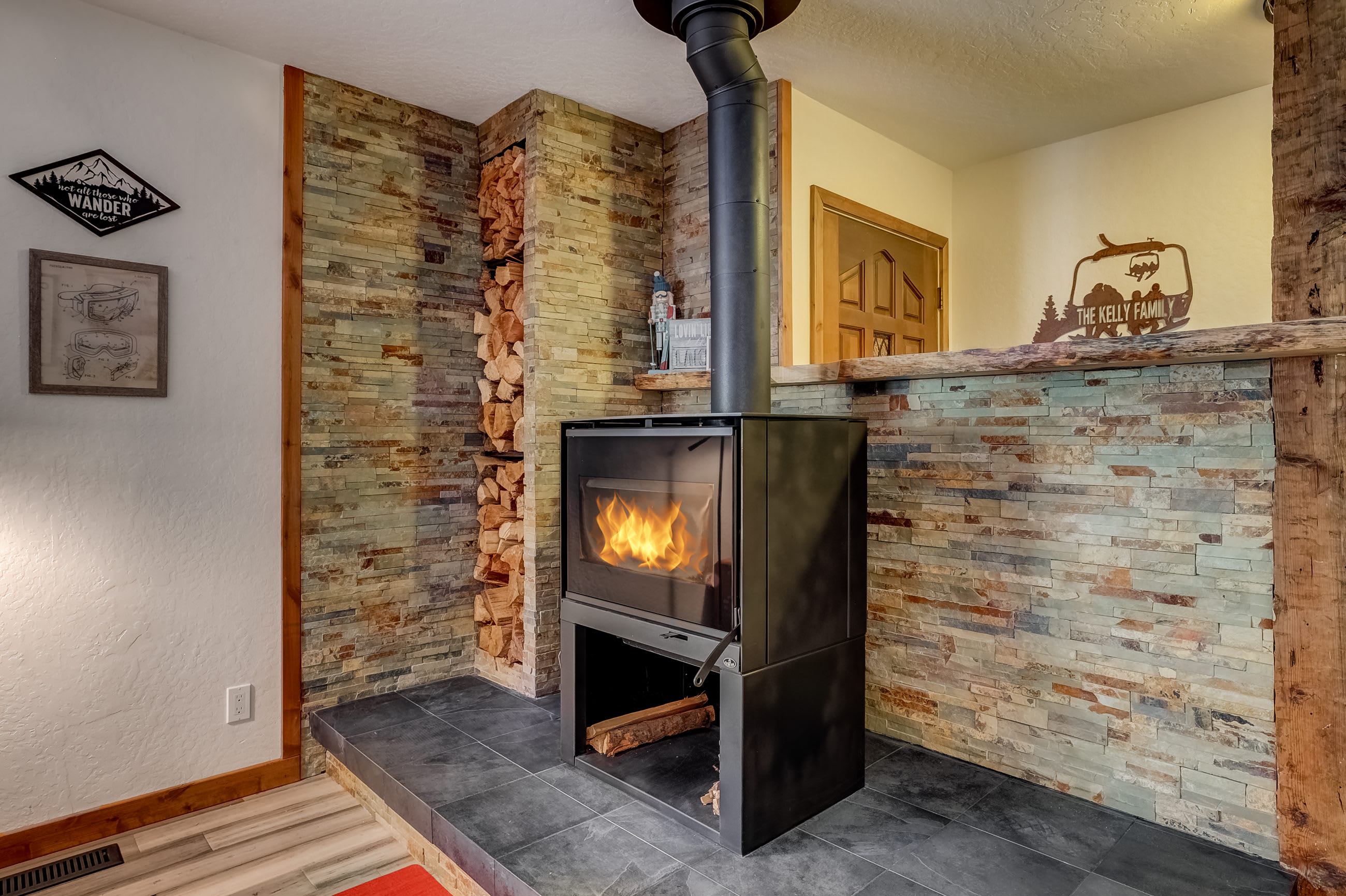 The Blue Lake House - Family fun Abound 8