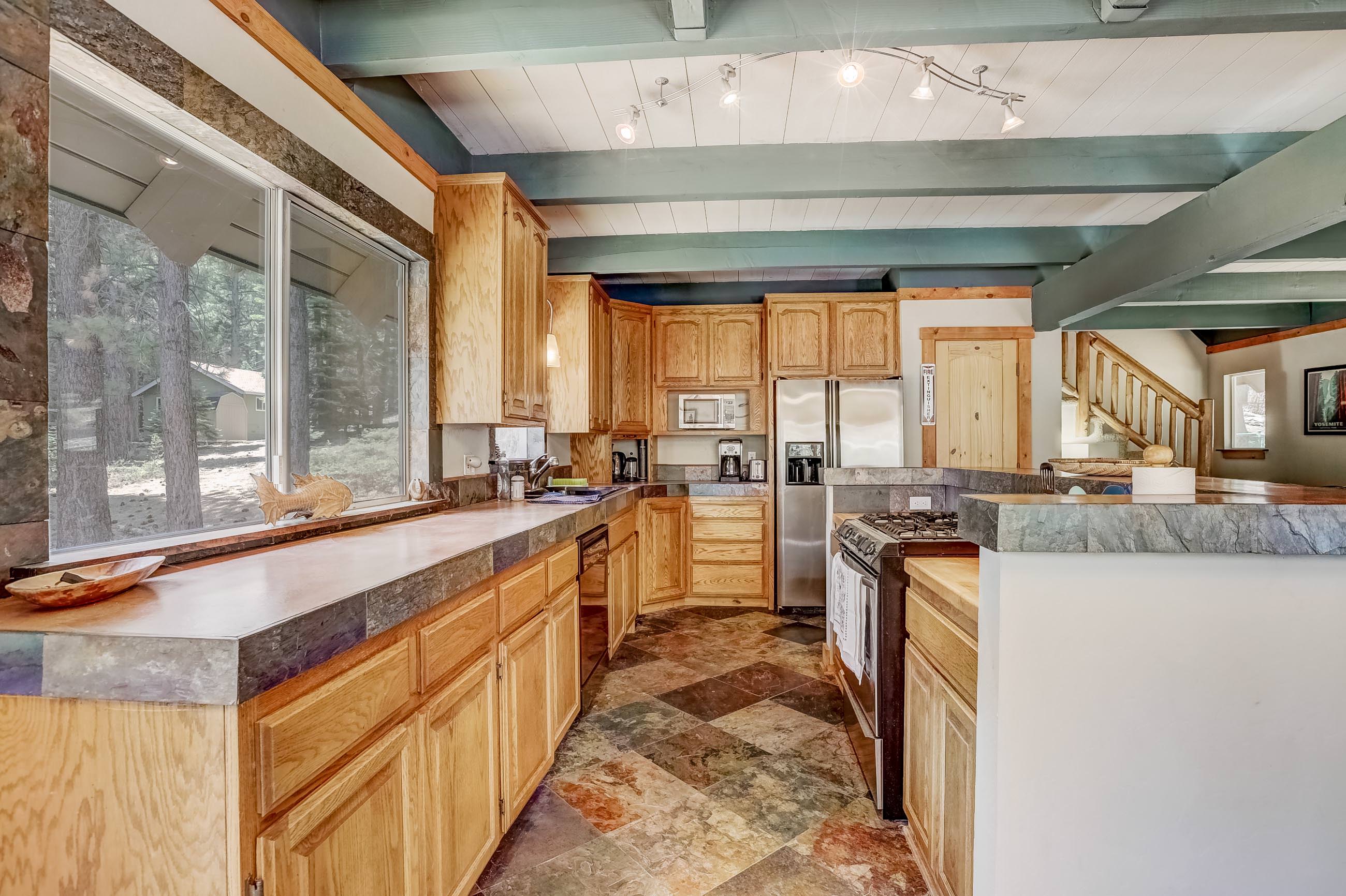 Bear Pause 4BR - Large Deck & Balcony 7