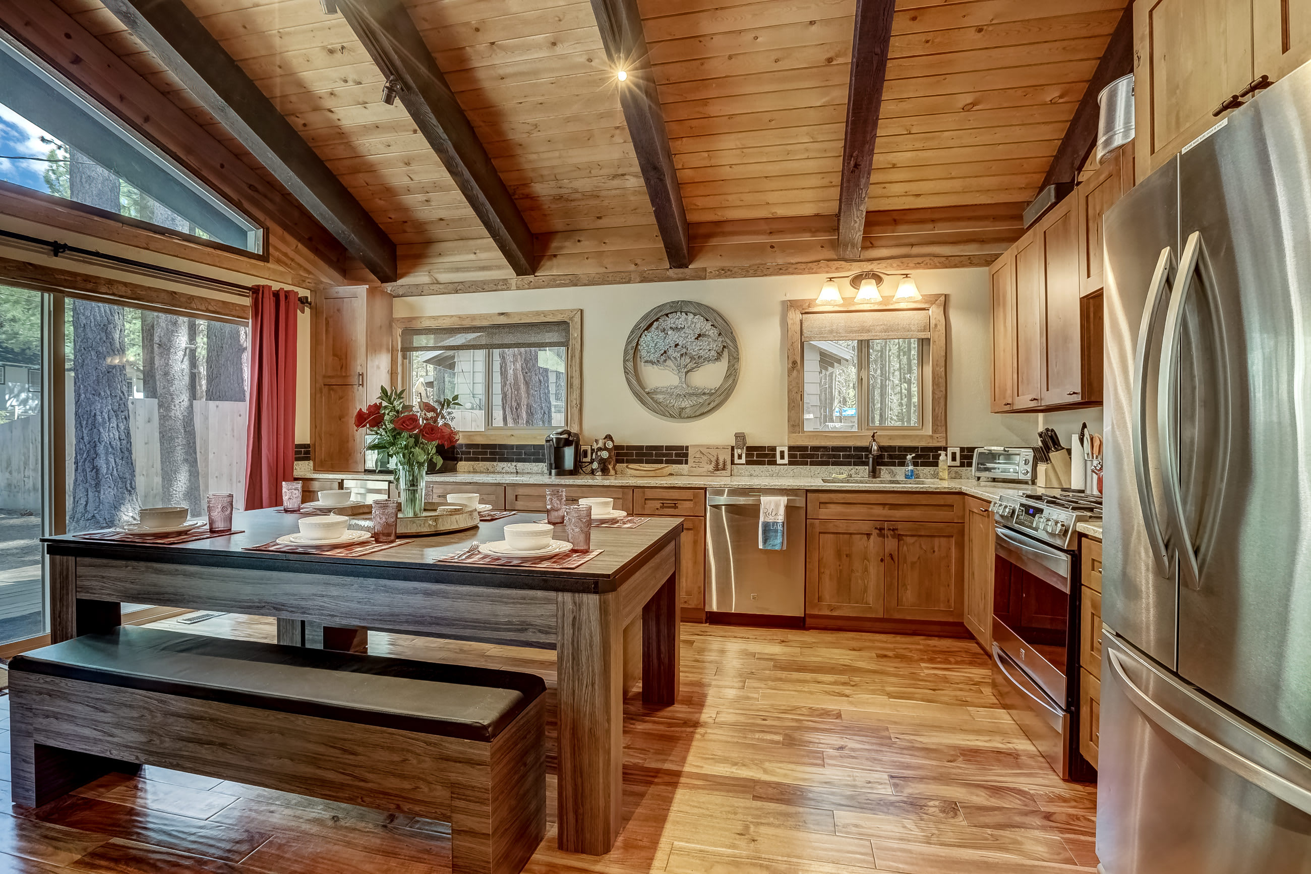 Willow's Hideaway - Pet Friendly Cozy Cabin! 7