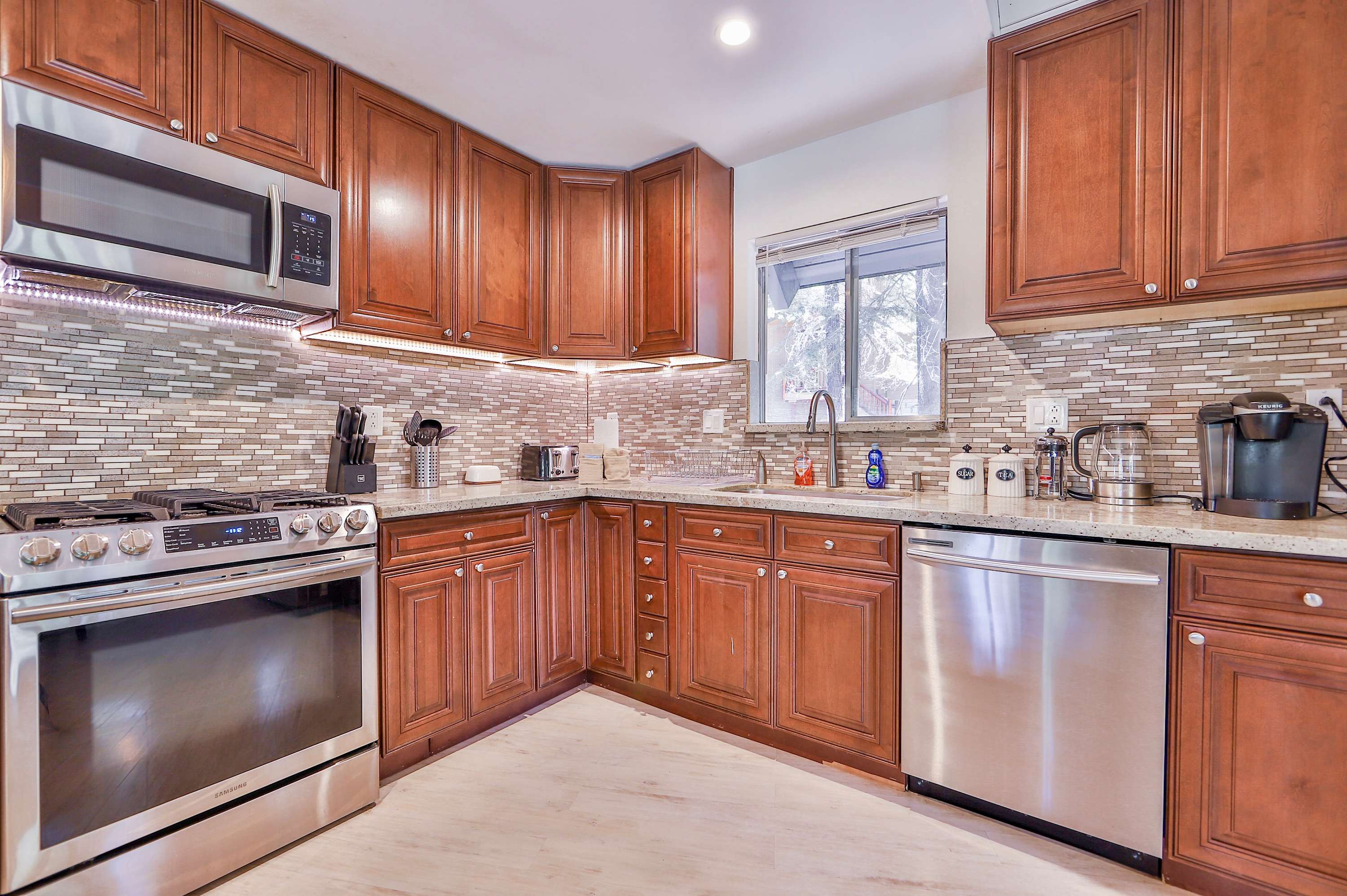 Iroquois Ridge Hot Tub Near Lake Tahoe & Skiing 4