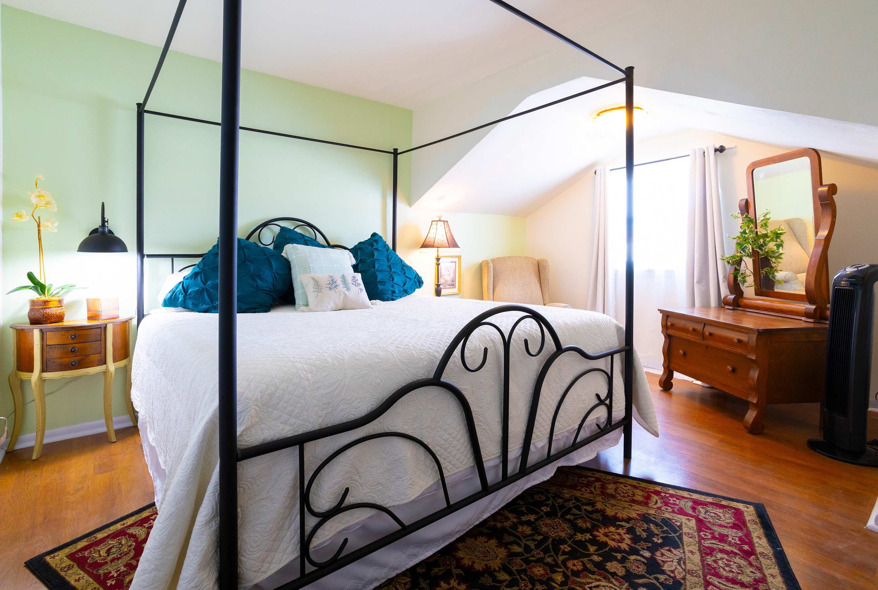 The primary bedroom boasts a regal king bed & smart TV