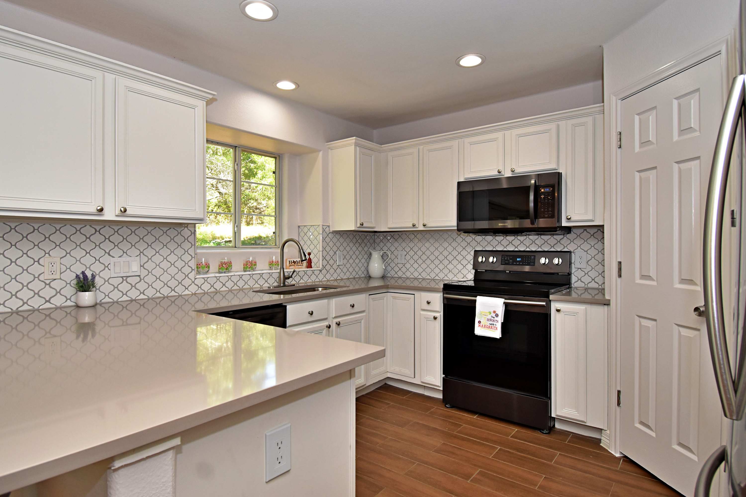 The chic kitchen offers ample space & all the comforts of home