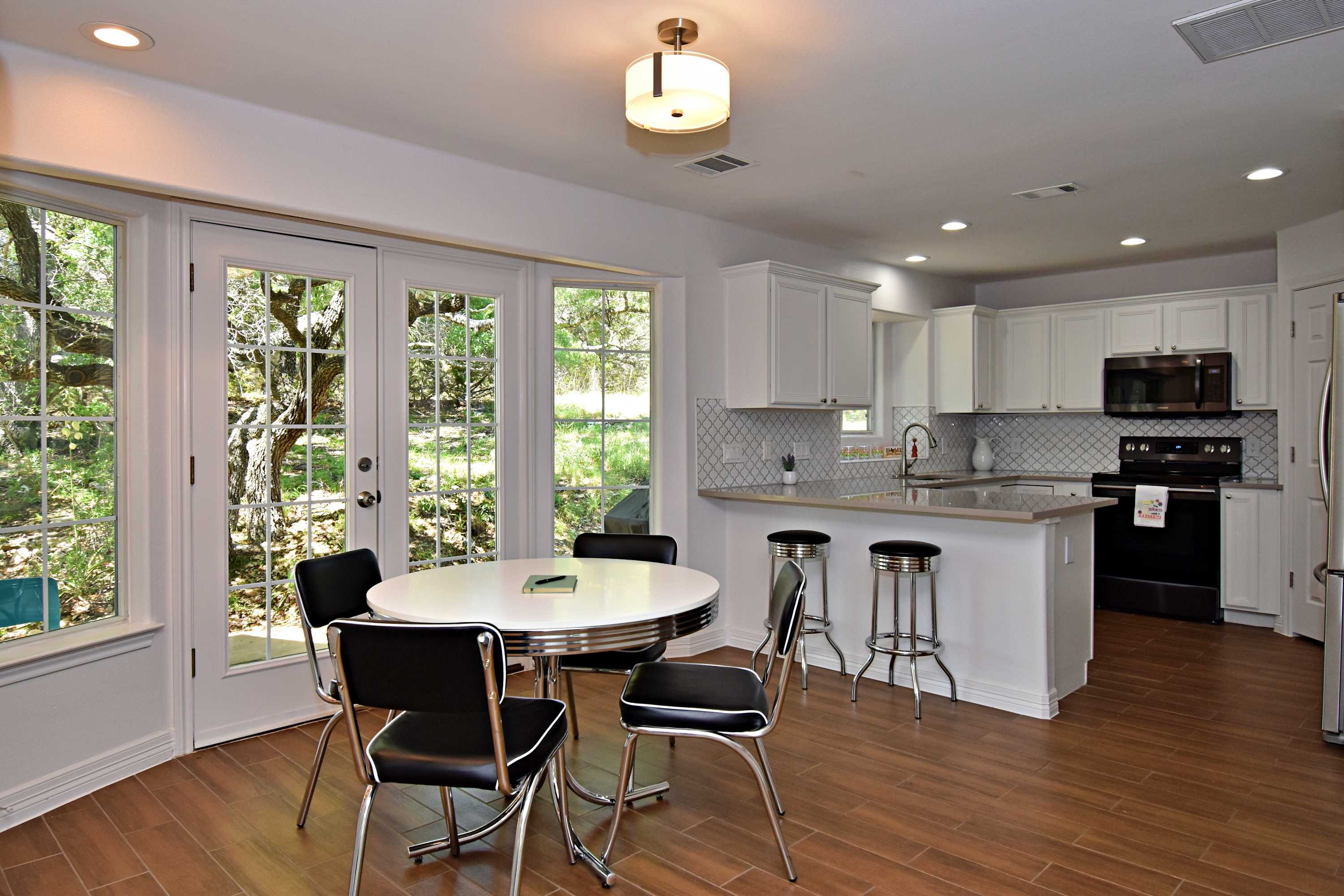 Dreamy Dripping Springs - Near Parks, Hiking & More! 4