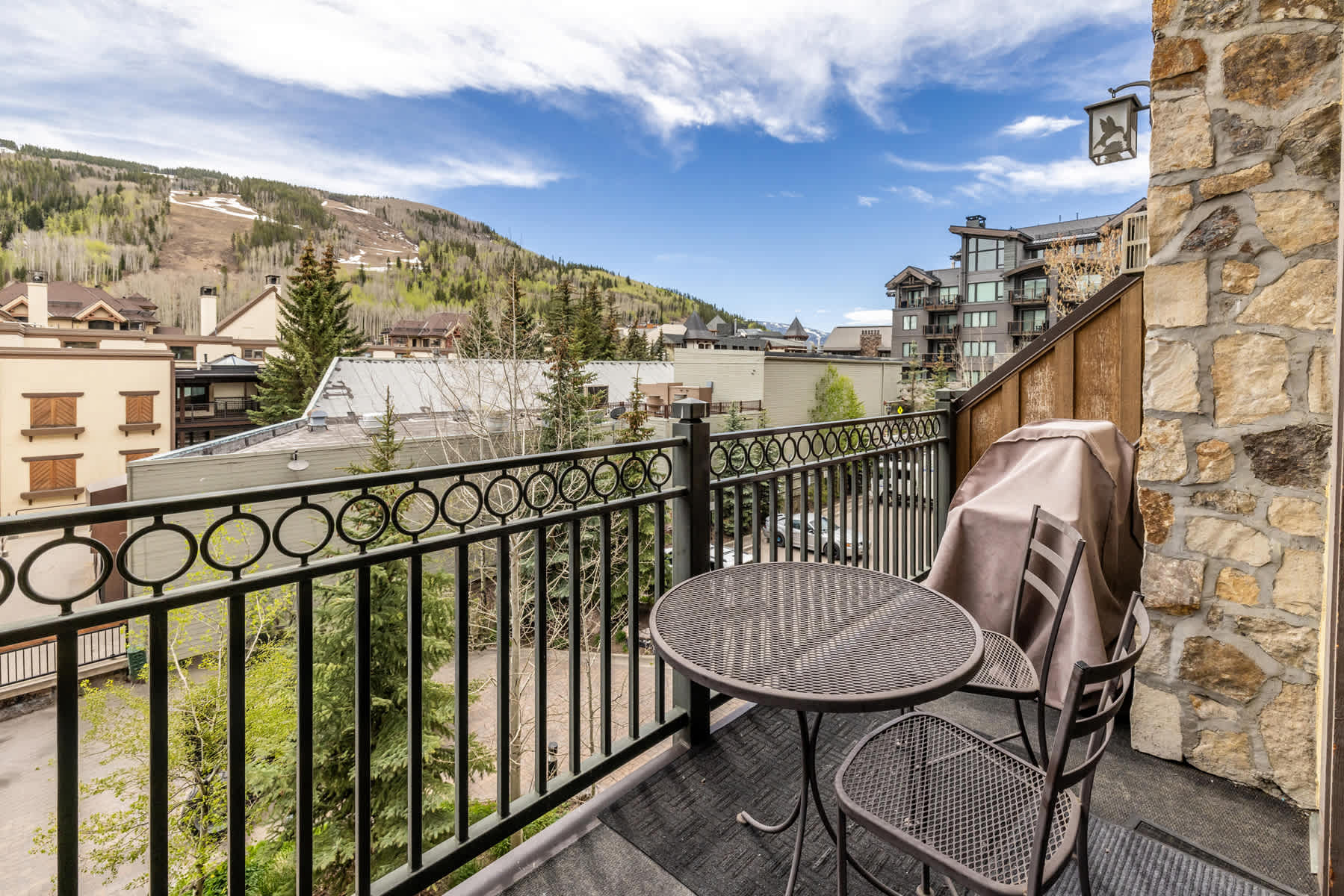 Landmark Vail - Charming Condo for 8 with Resort-style Amenities 5