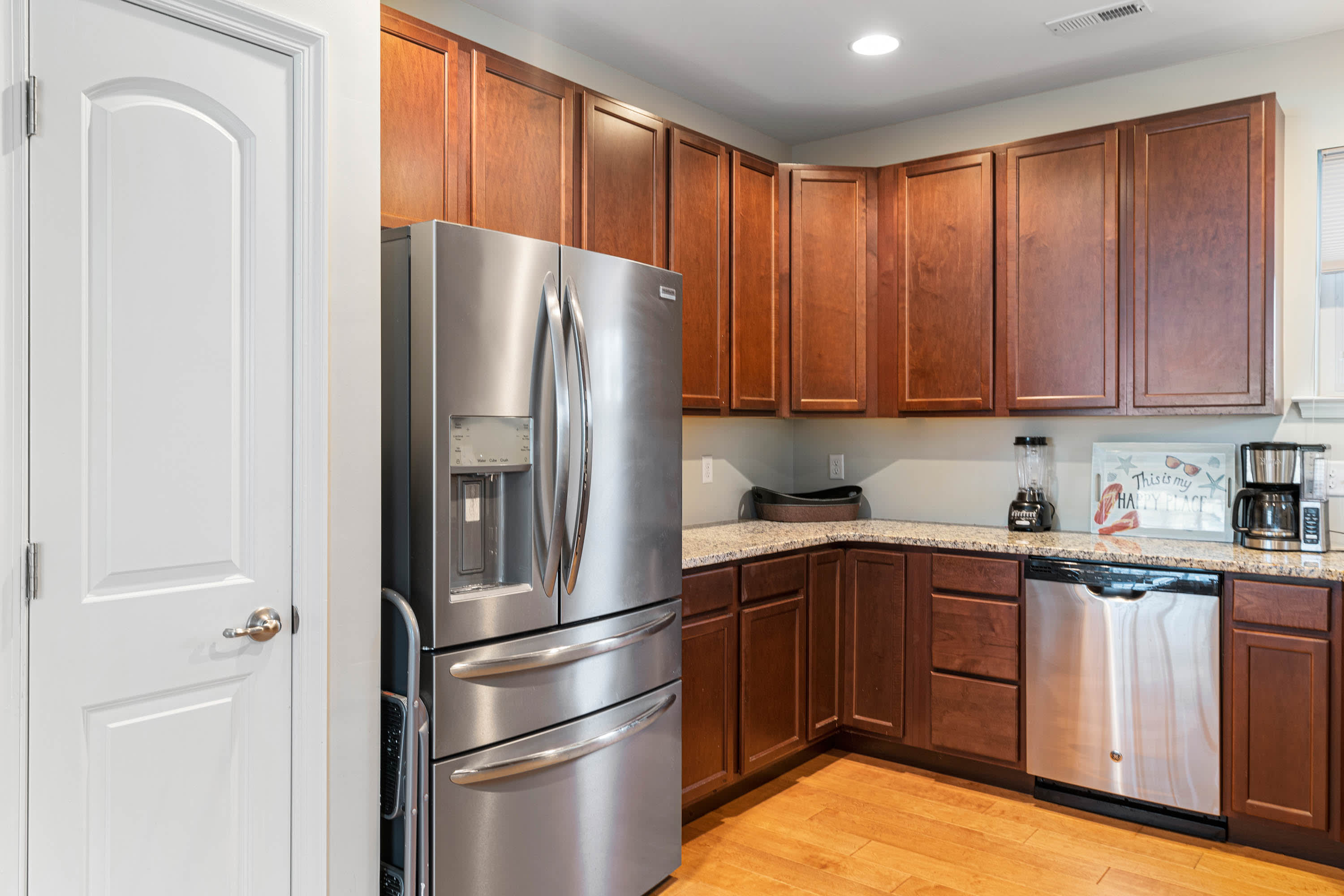 Grande Getaway - Walking Distance to the Beach 7