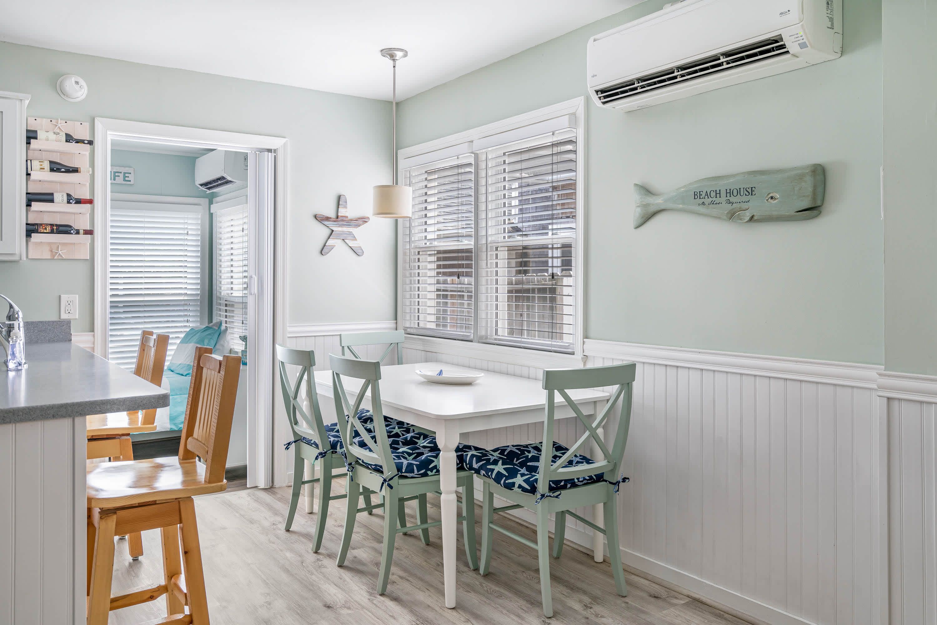 Coastal Condo - Close to Beach & Entertainment 8