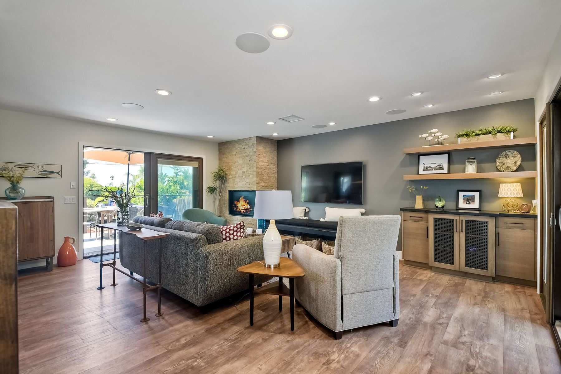 Fresh & Modern 3BR - Just Blocks from Beach