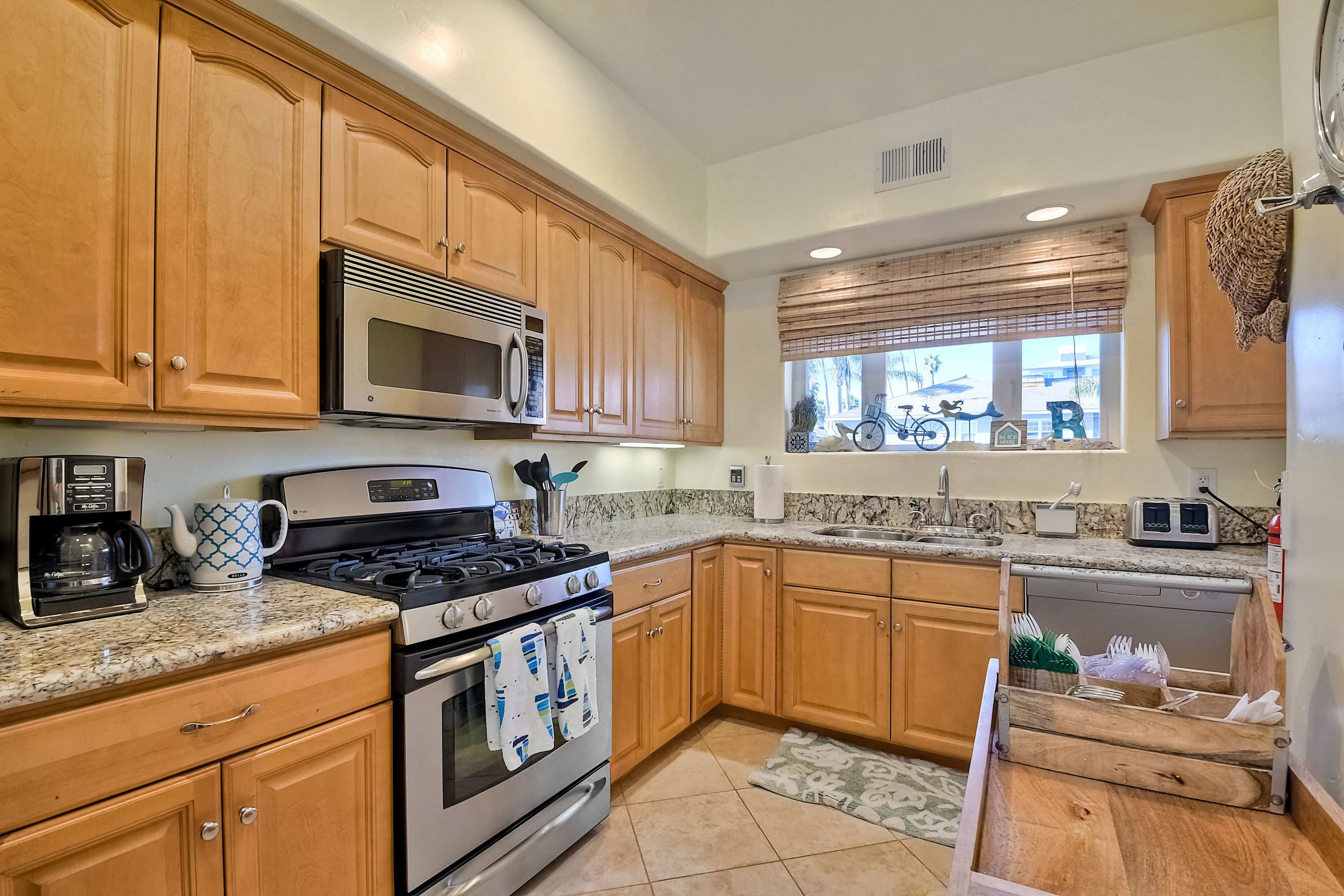 South Pacific - Walk to Beach! 8