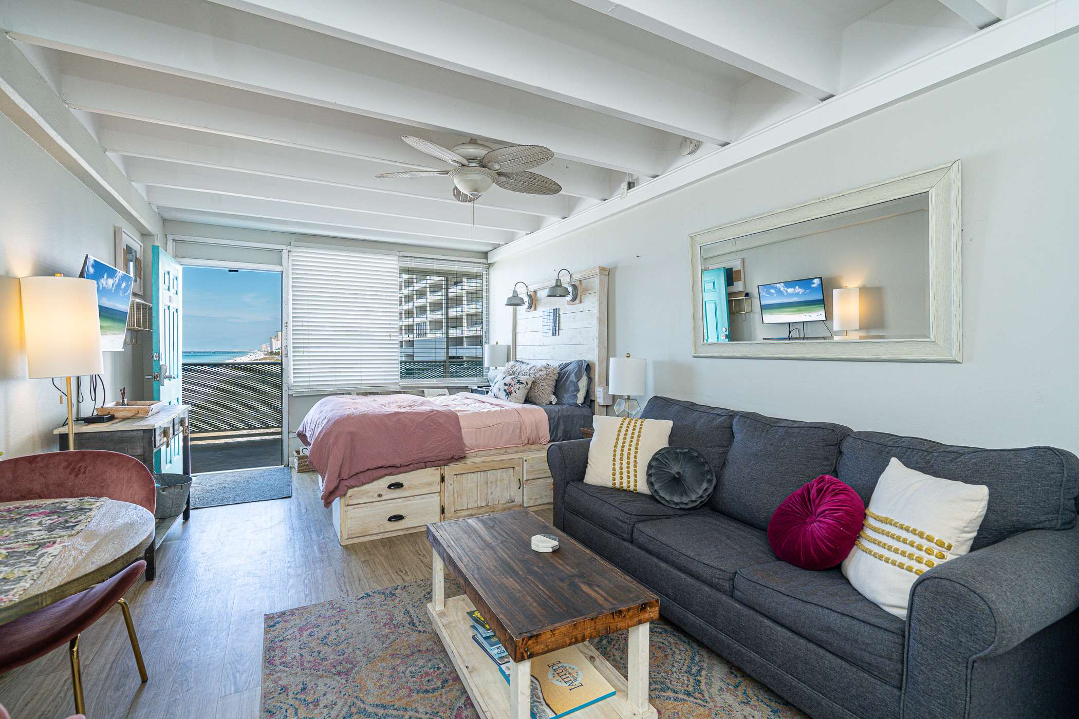 Coral Cove Beachfront Condo for 3 w/ Onsite Pool 6