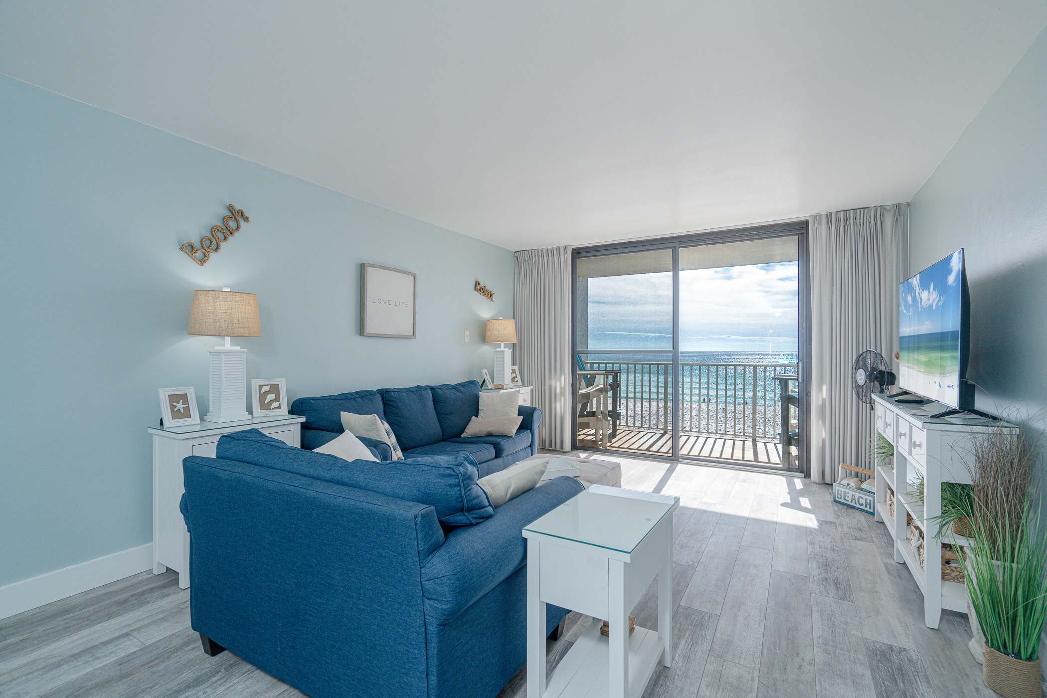 Featured Property Edgewater Oasis Gorgeous Resort Condo on Beach!