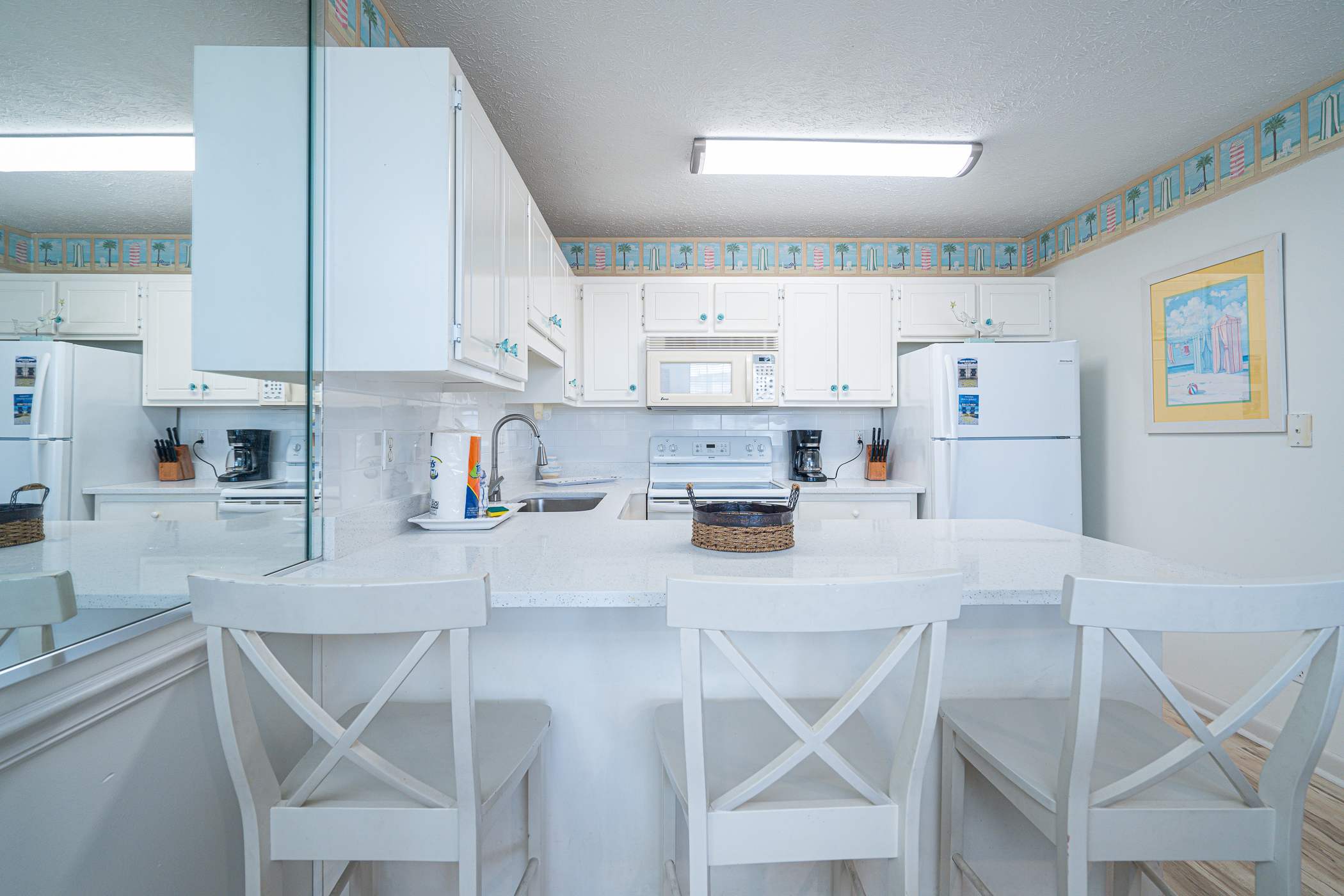 Sun Kissed - Beachside Condo with Pool 3