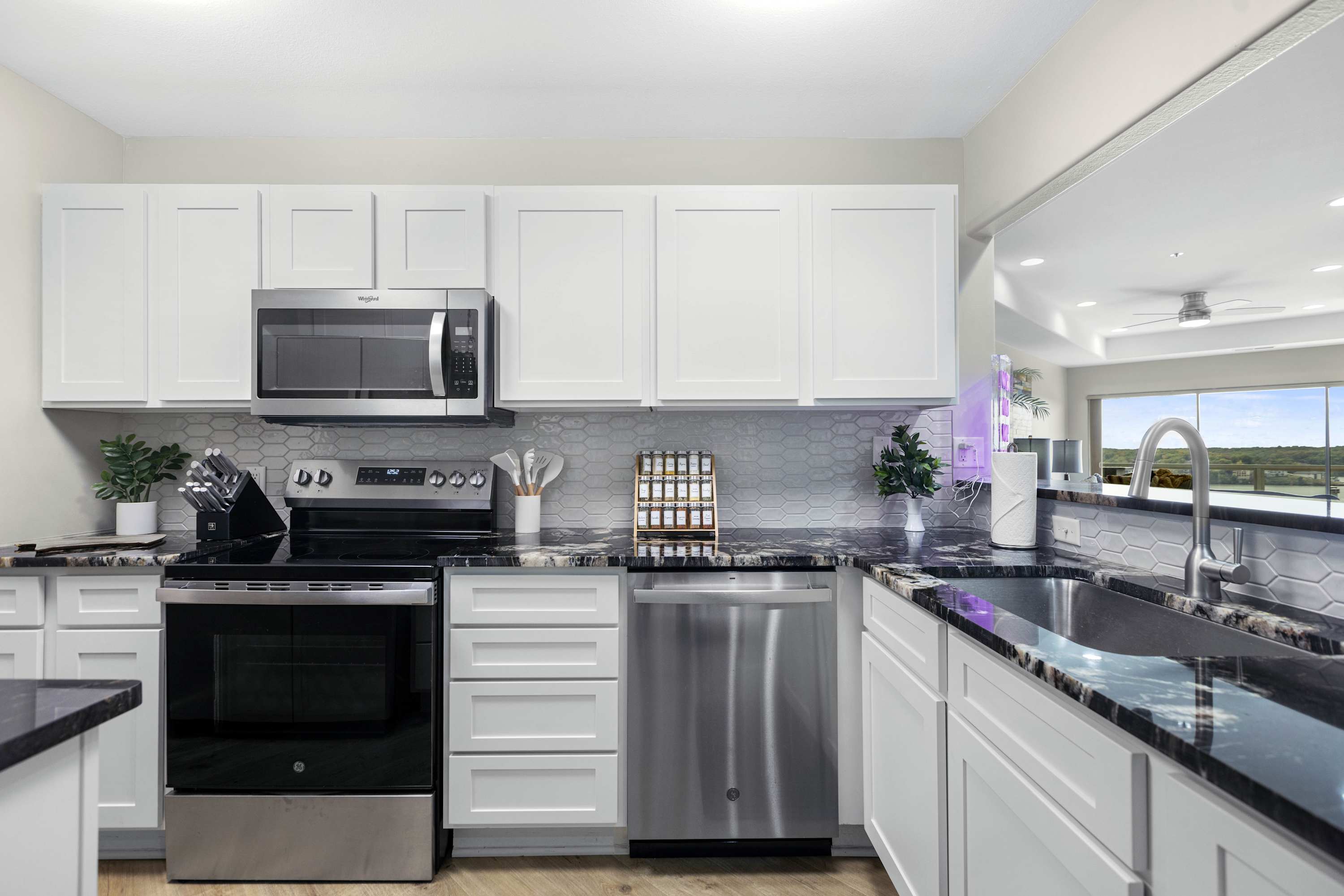 Emerald Bay Oasis - Sleeps 6! 3