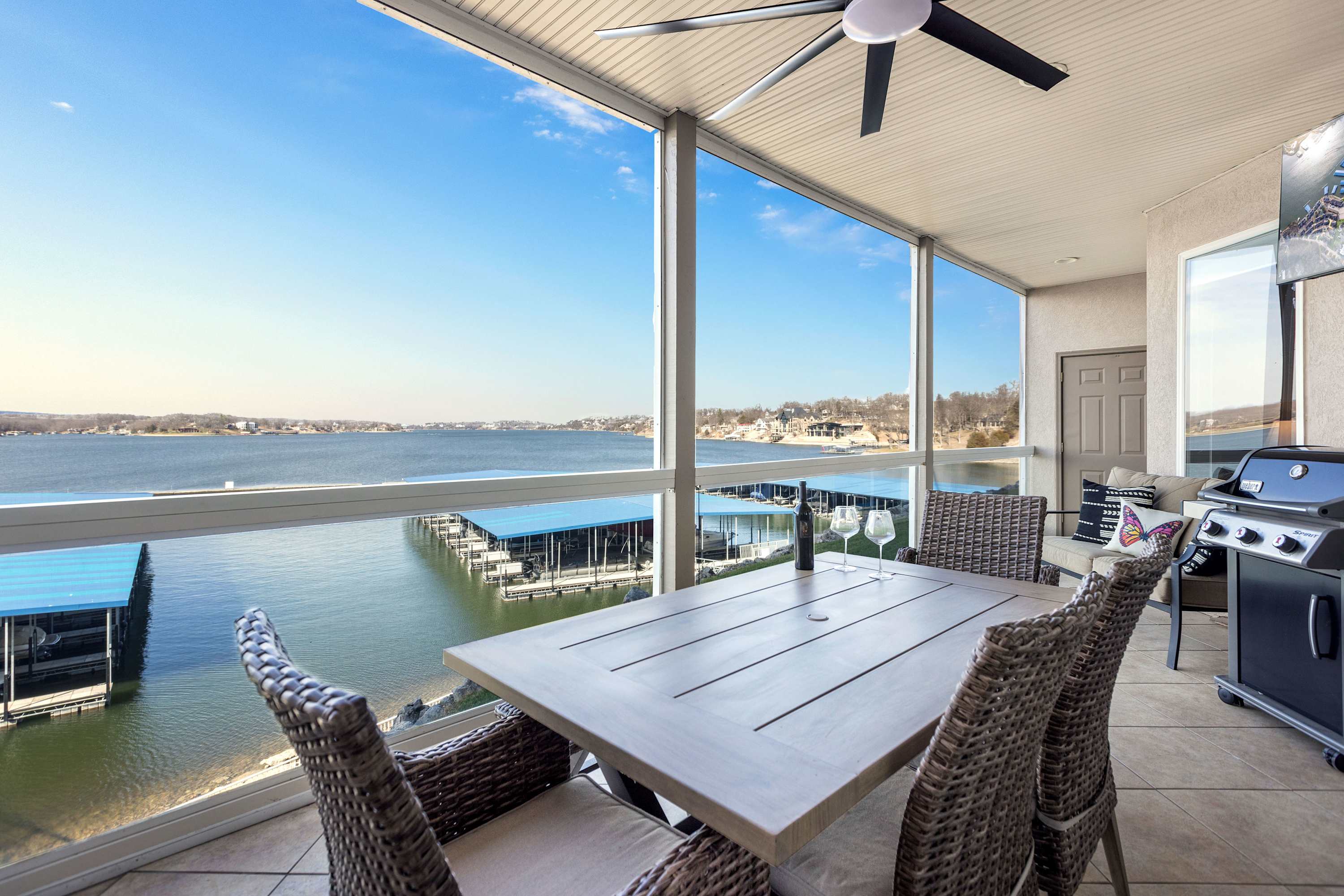 Panoramic Sunset Escape - Waterfront Condo for 7!