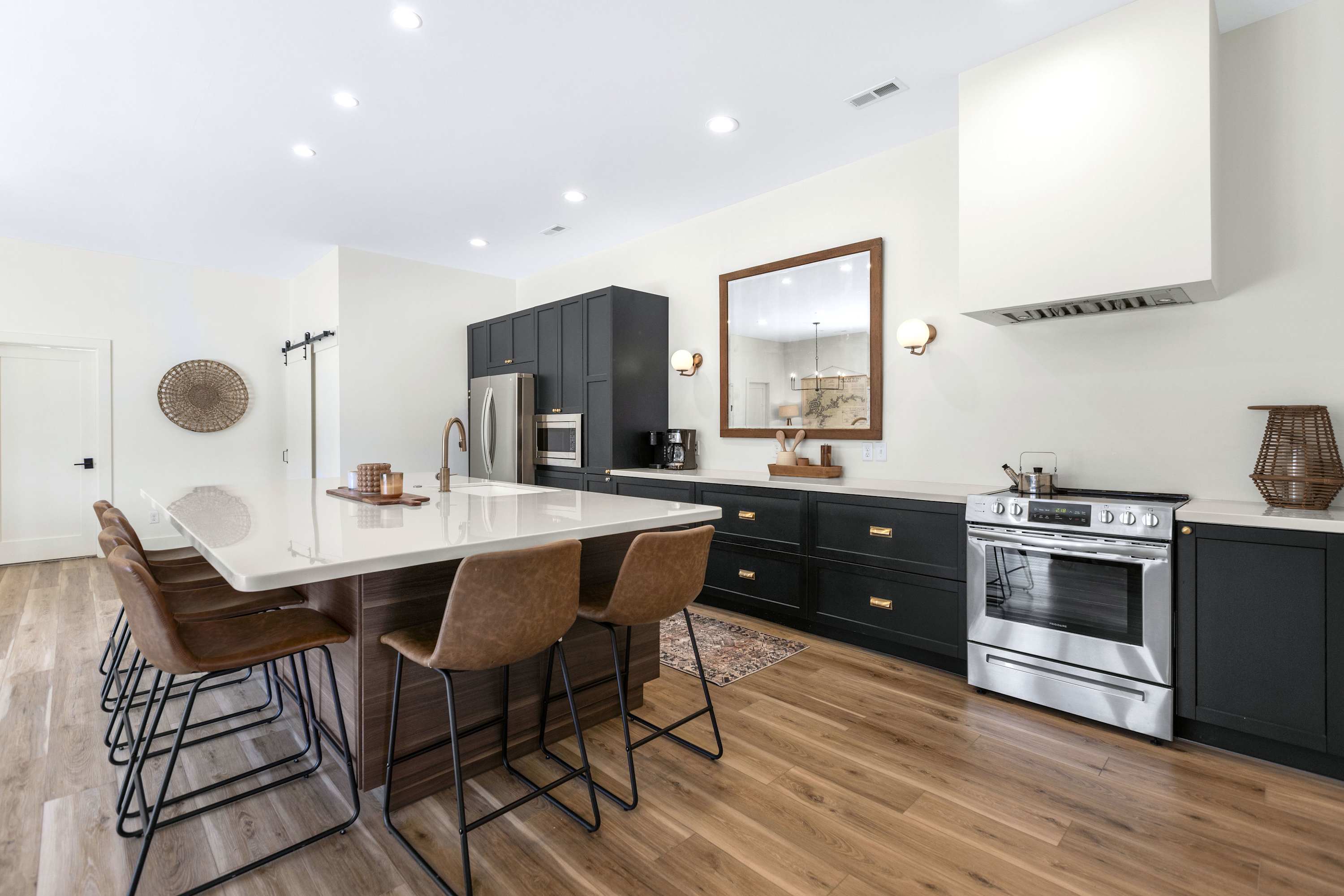 Bearcat Bungalows - Two Homes, One Rental - Sleeps 22! 8