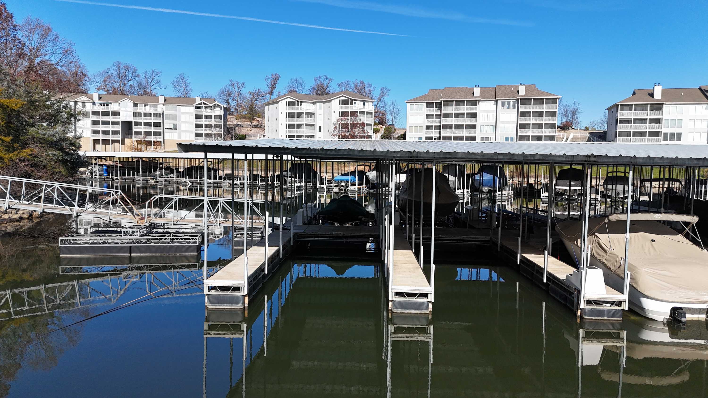Lazy L at the Lake - Chic 3 BDR Condo with Boat Slip 6