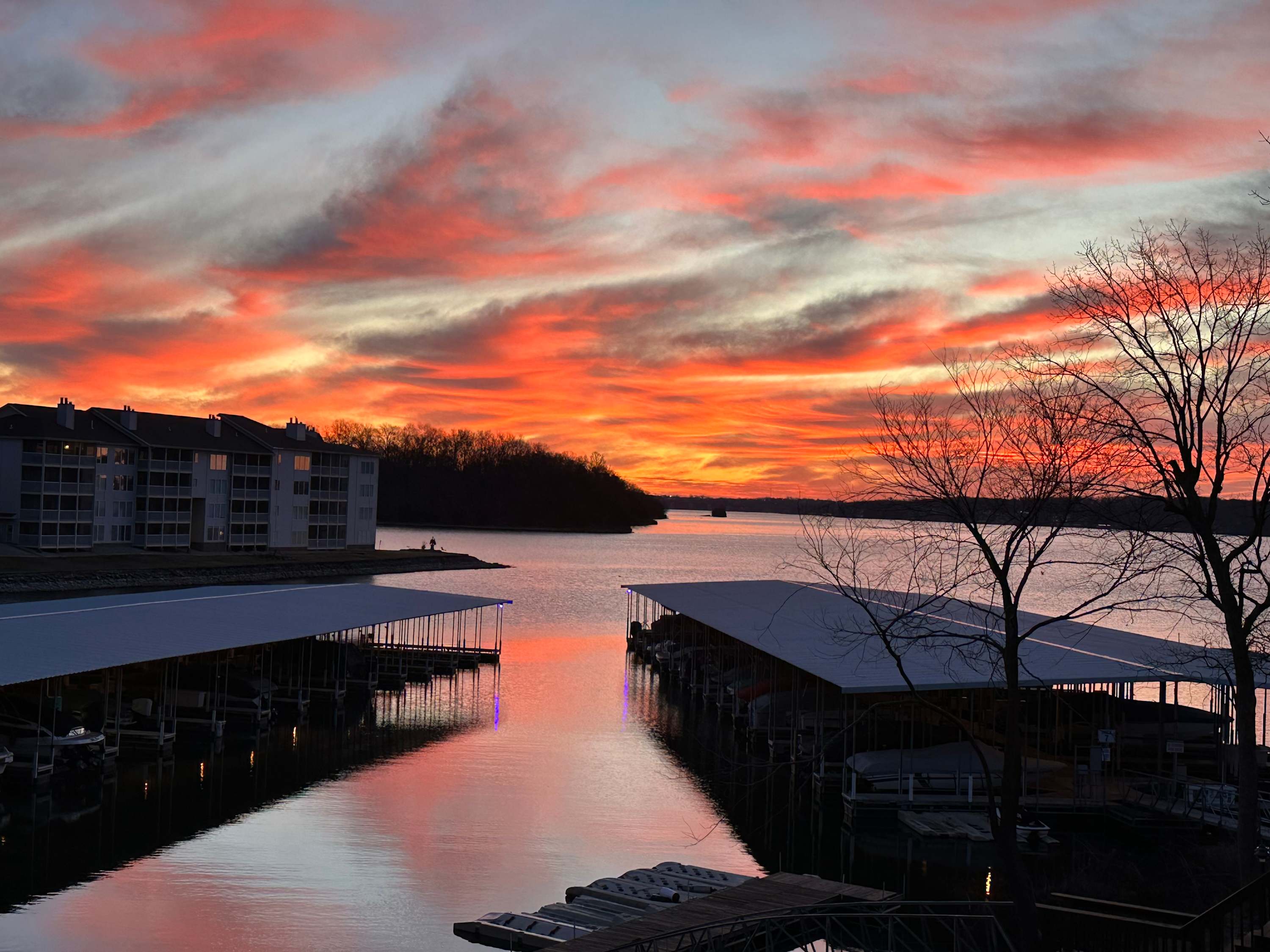 Lazy L at the Lake - Chic 3 BDR Condo with Boat Slip 7