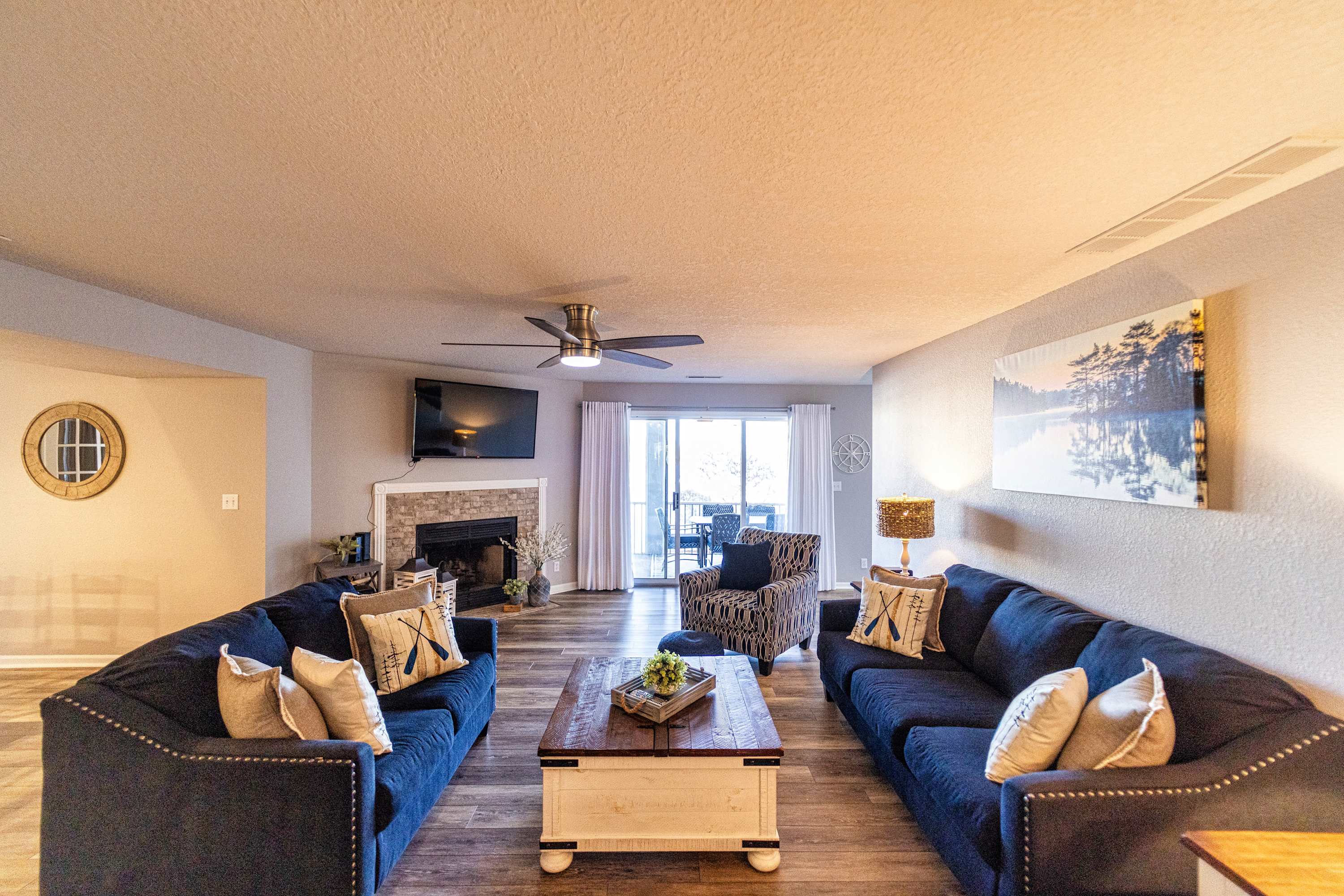 Lazy L at the Lake - Chic 3 BDR Condo with Boat Slip 8