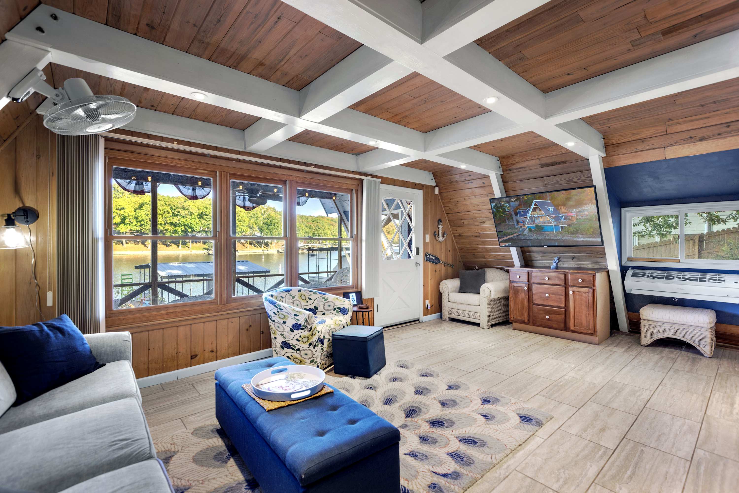 Sunrise Oasis - Enjoy Lakefront Living 8