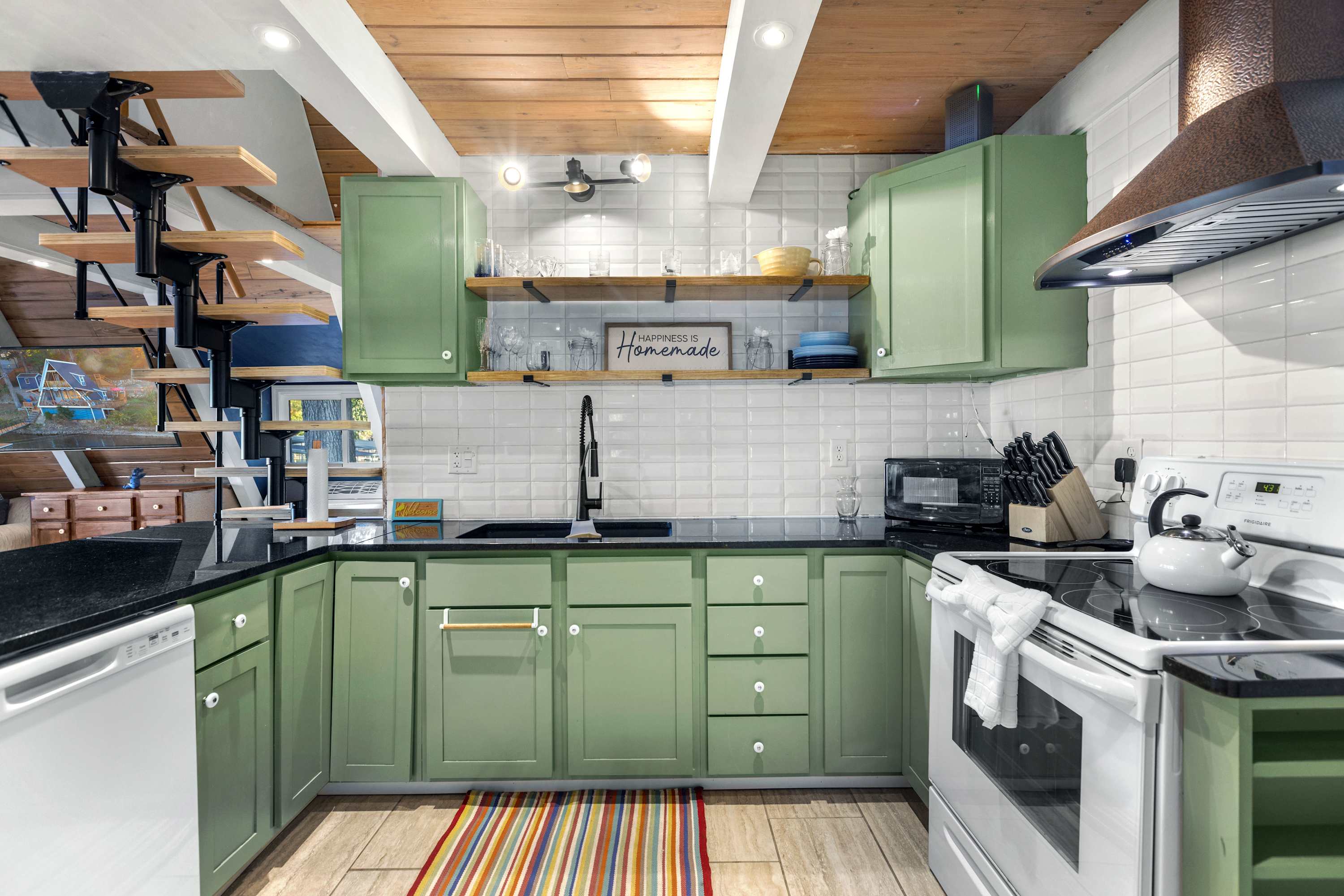 Sunrise Oasis - Enjoy Lakefront Living 5