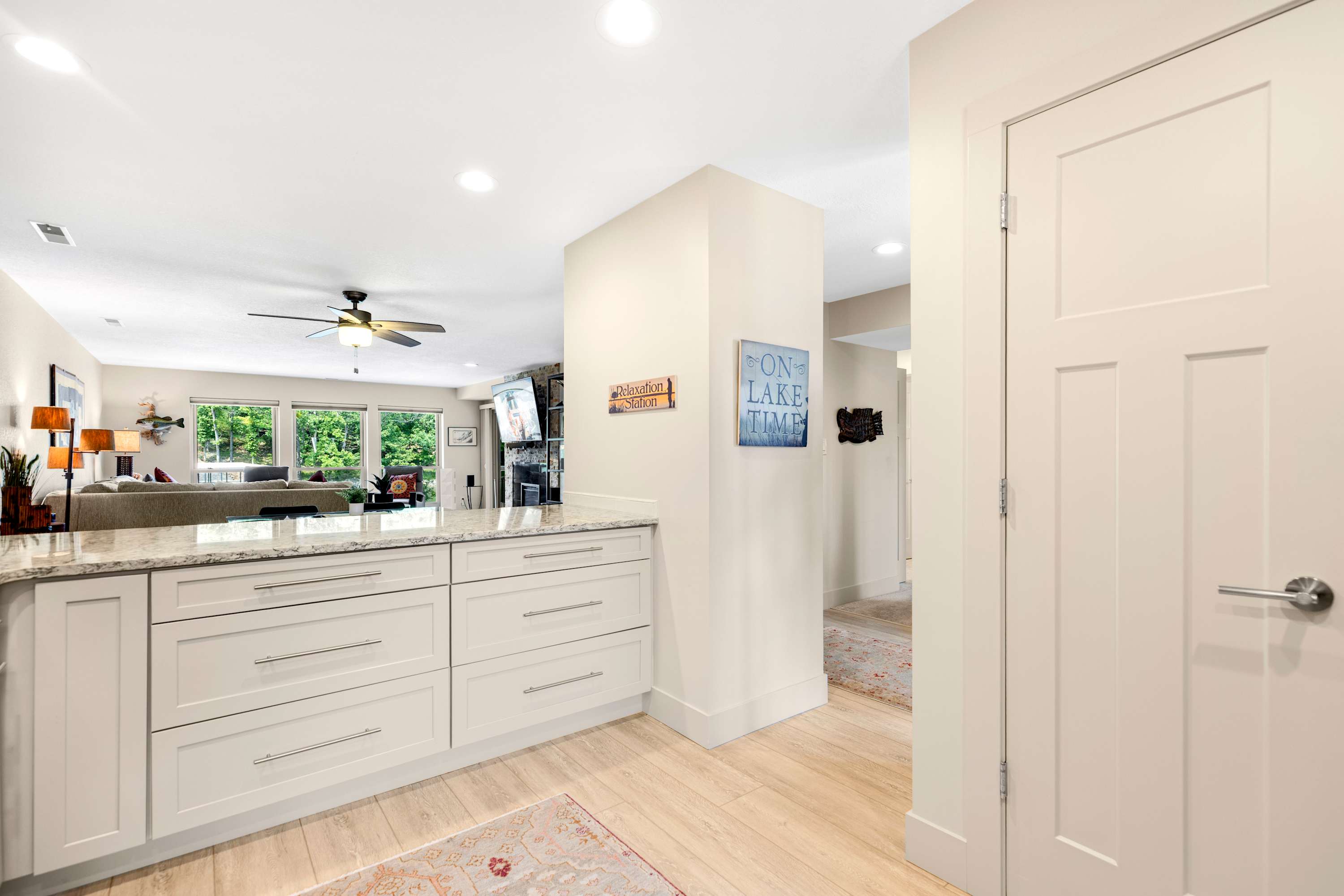 Carefree Tranquility at the Lake – Waterfront Stay for 4 w/ Resort Amenities 7