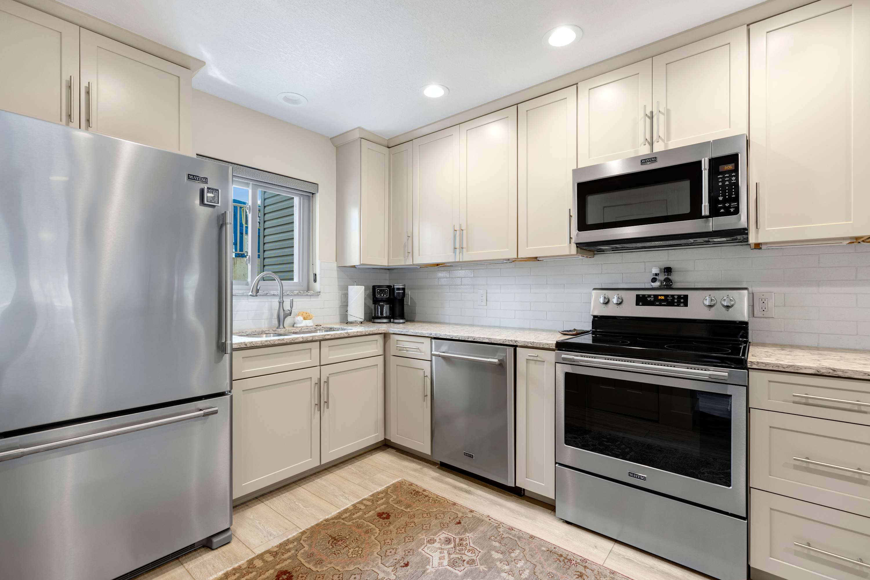 Carefree Tranquility at the Lake – Waterfront Stay for 4 w/ Resort Amenities 5