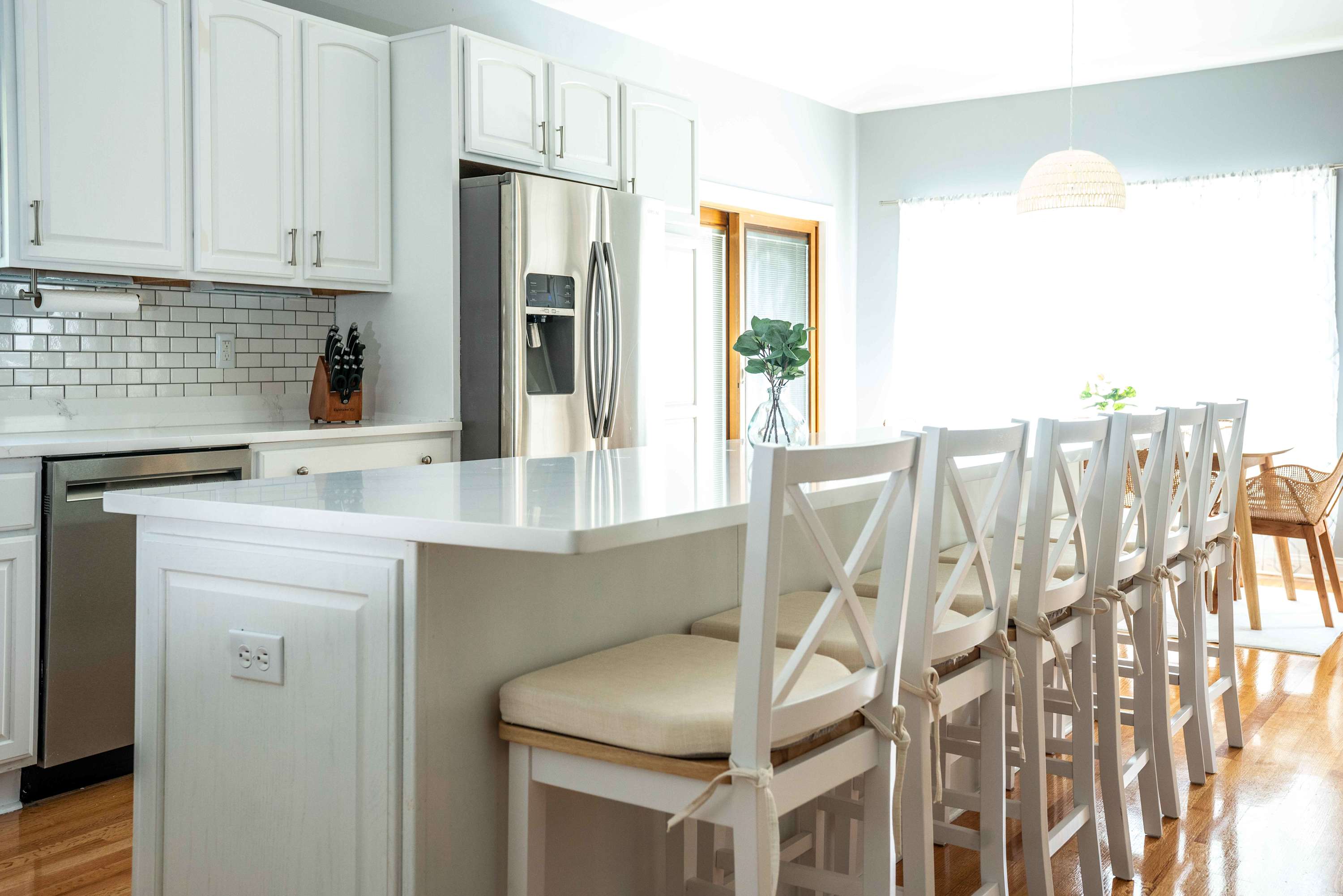 Sip morning coffee or grab a bite at the kitchen counter, with seating for 6