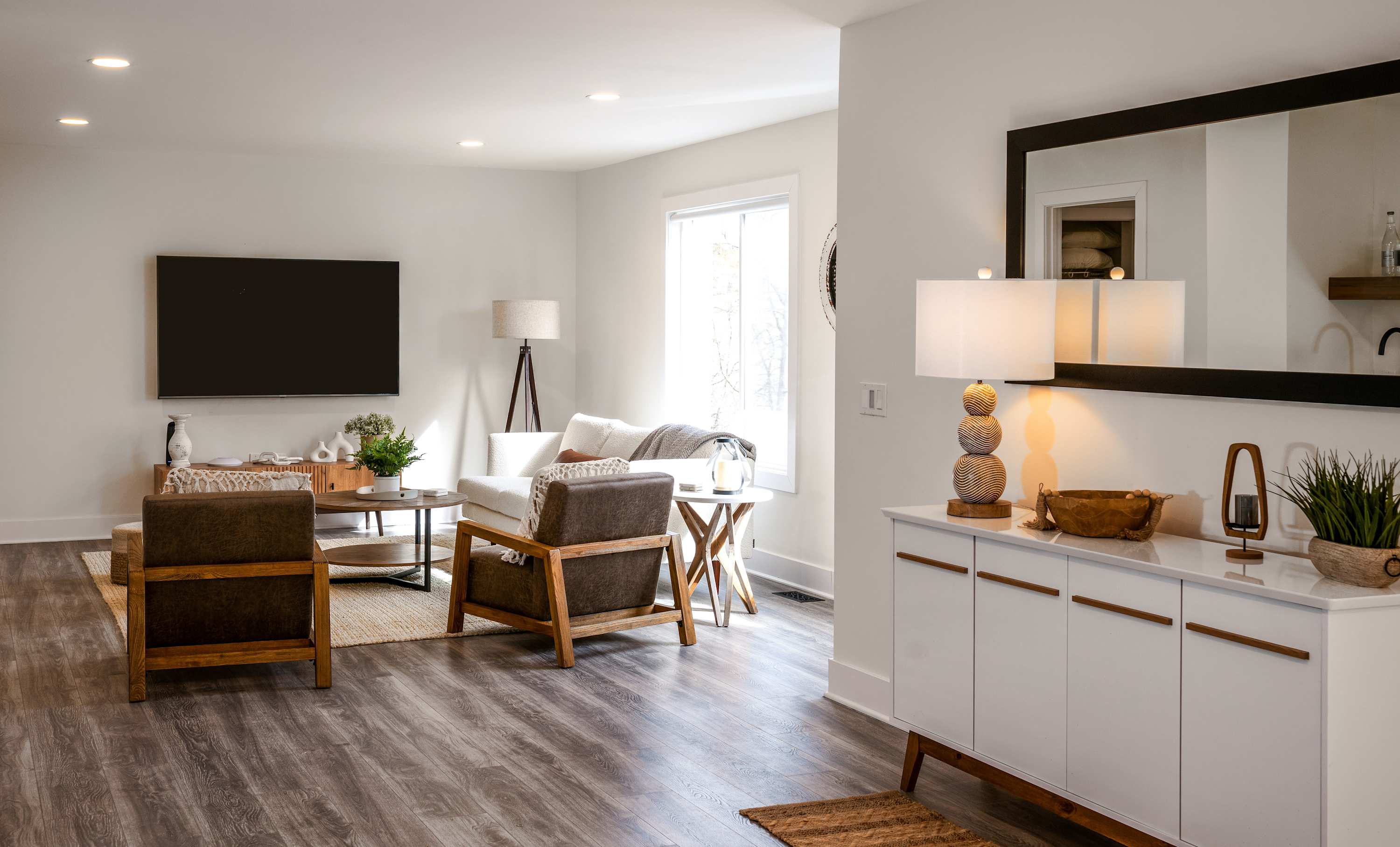 Modern 5 BDR Retreat - Game Room, Fire Pit, Creek 6