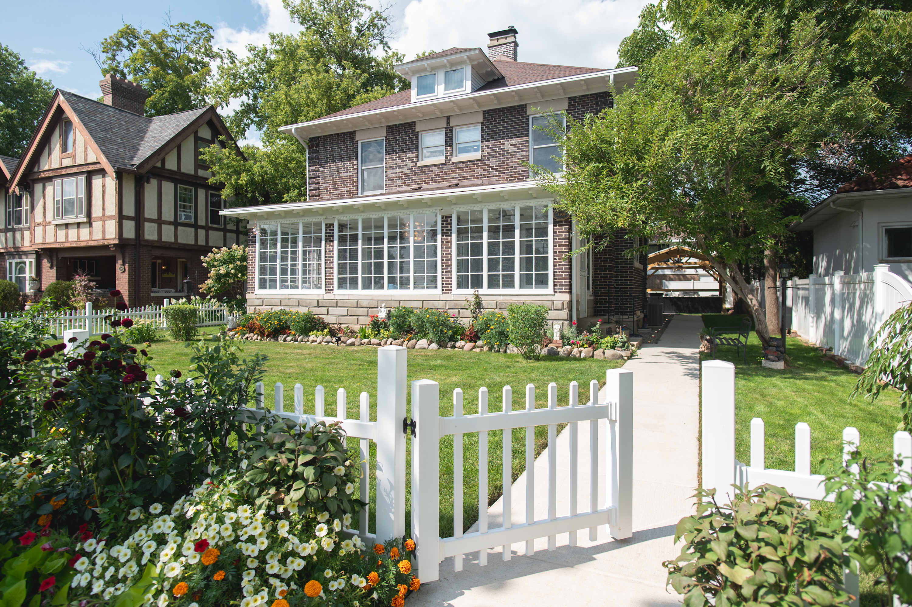 Its Showtime - Historic Downtown Geneva Escape!