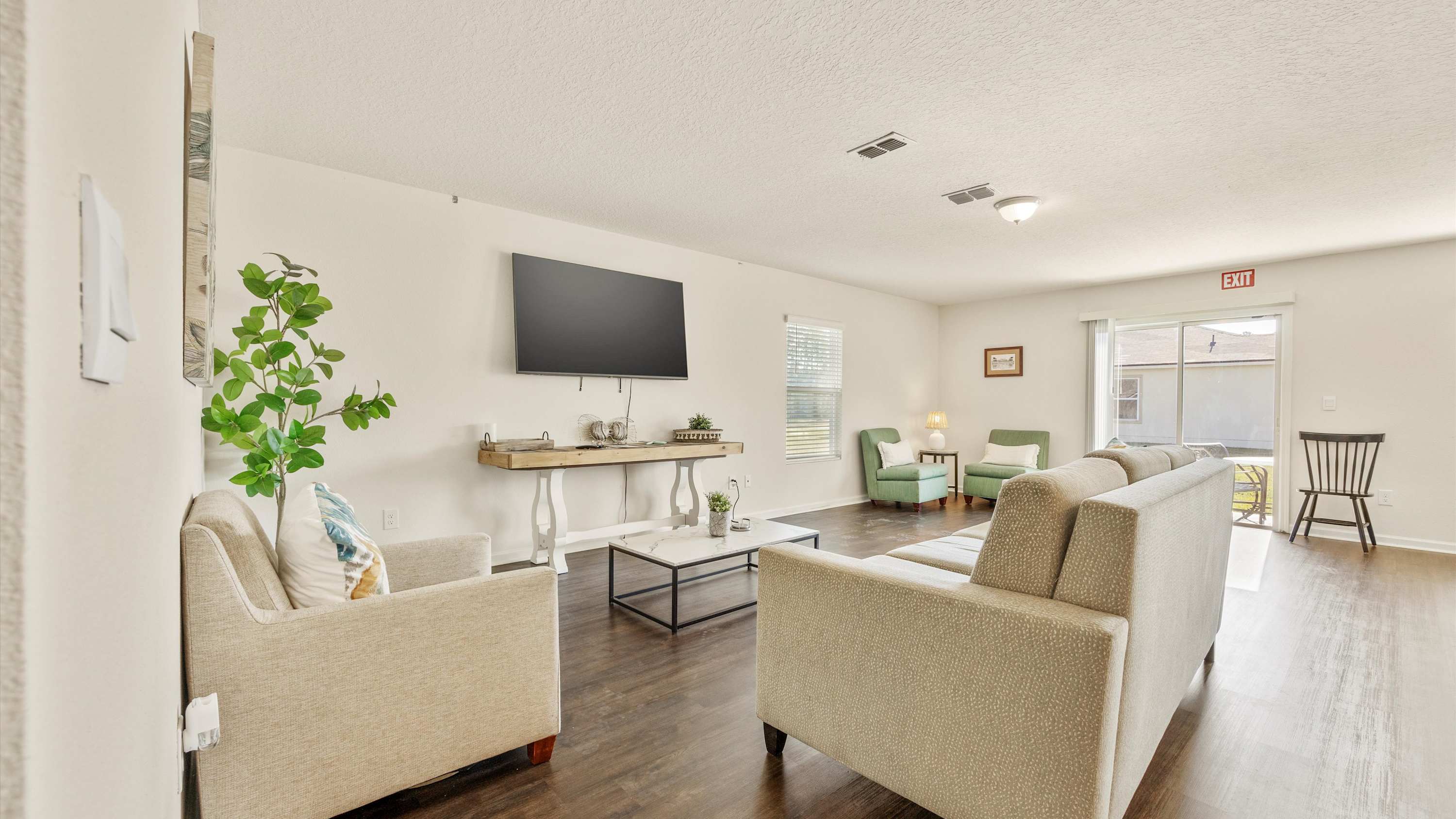 Featured Property The Robins Nest - 3 BDR 15 Min to Downtown!