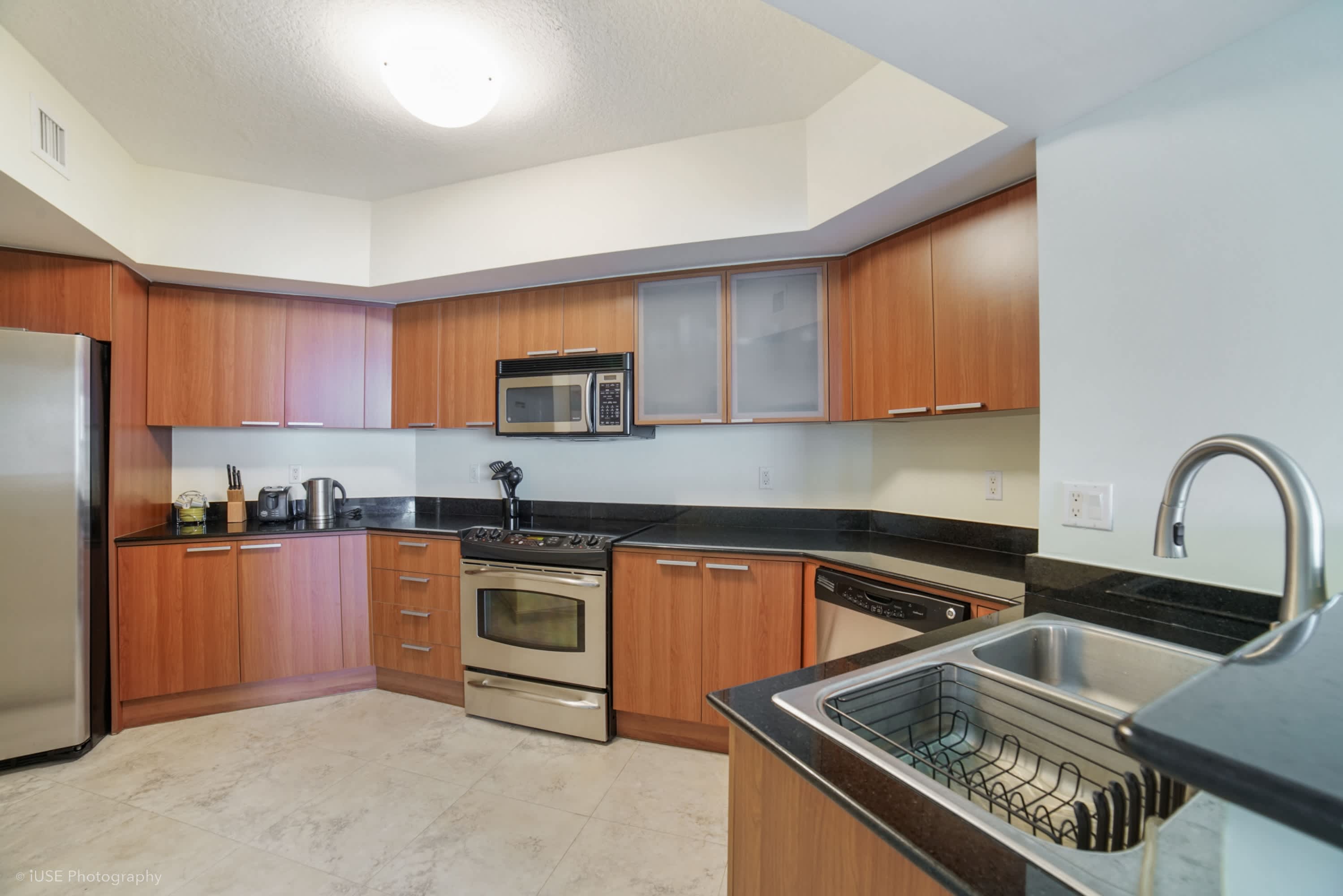 Balcony on the Ocean - Luxury beachfront condo for 4 6